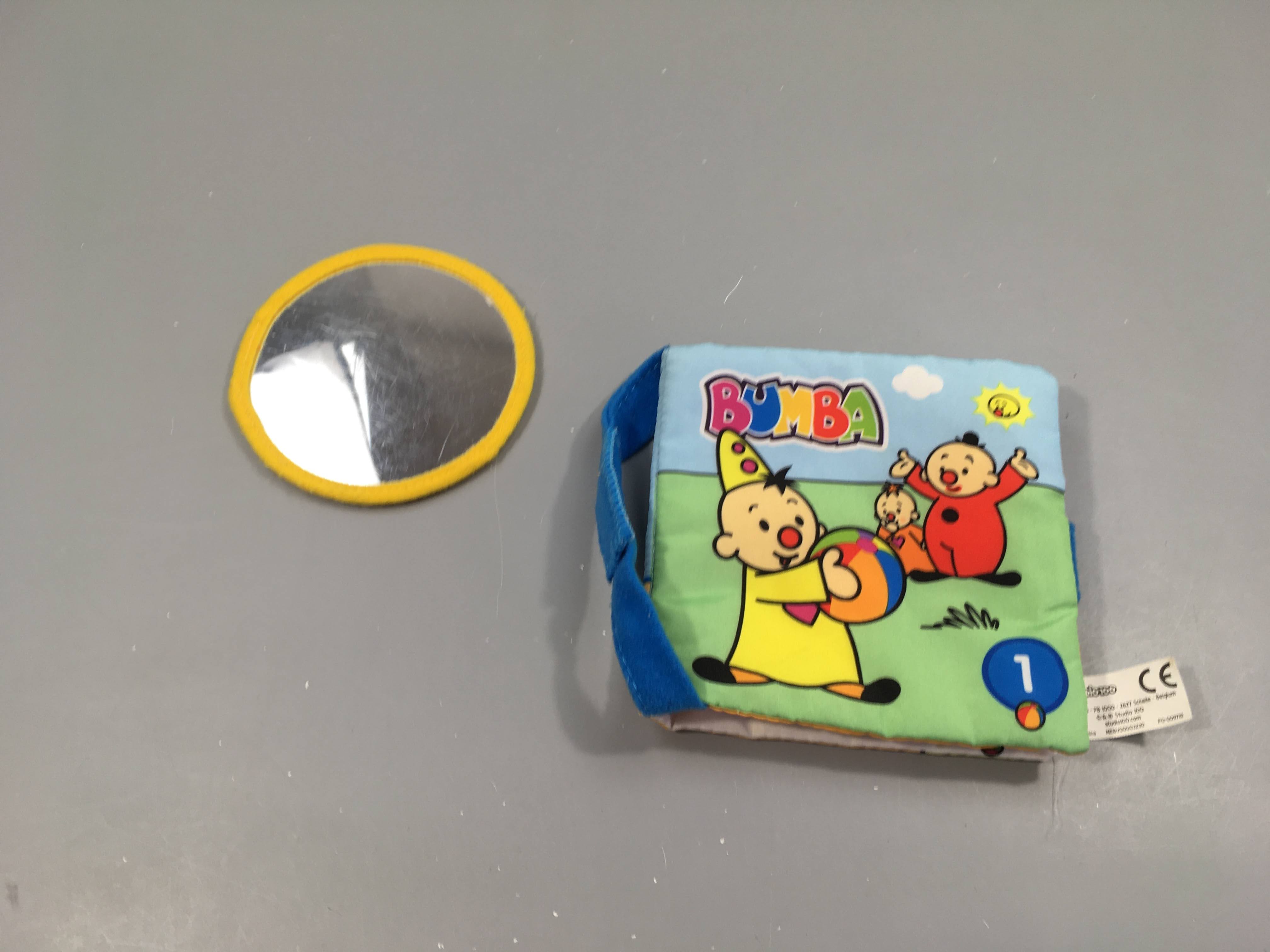 Livre textile Bumba, miroir un peu griffé