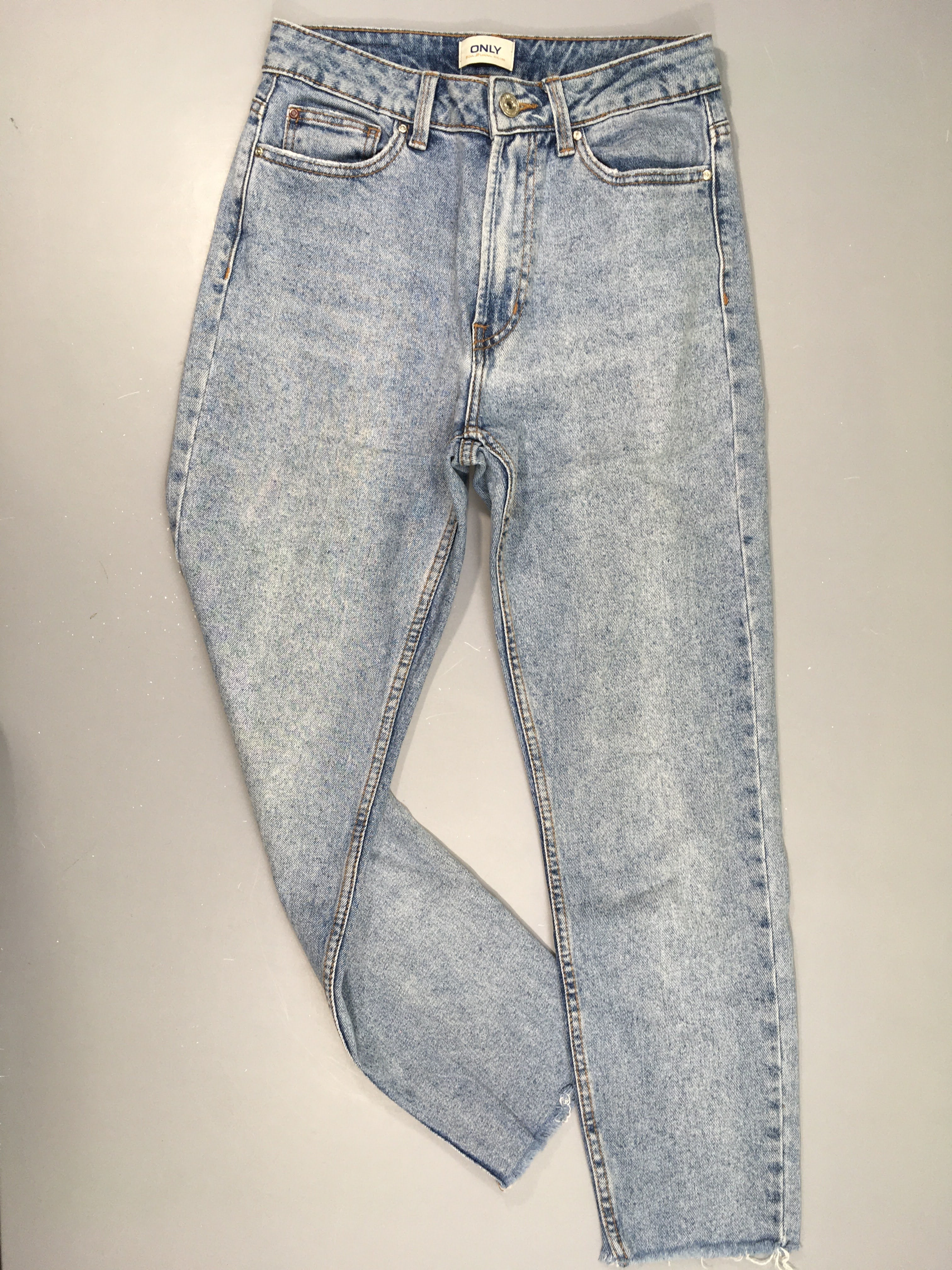 Jeans  effet effiloché bas 26-32