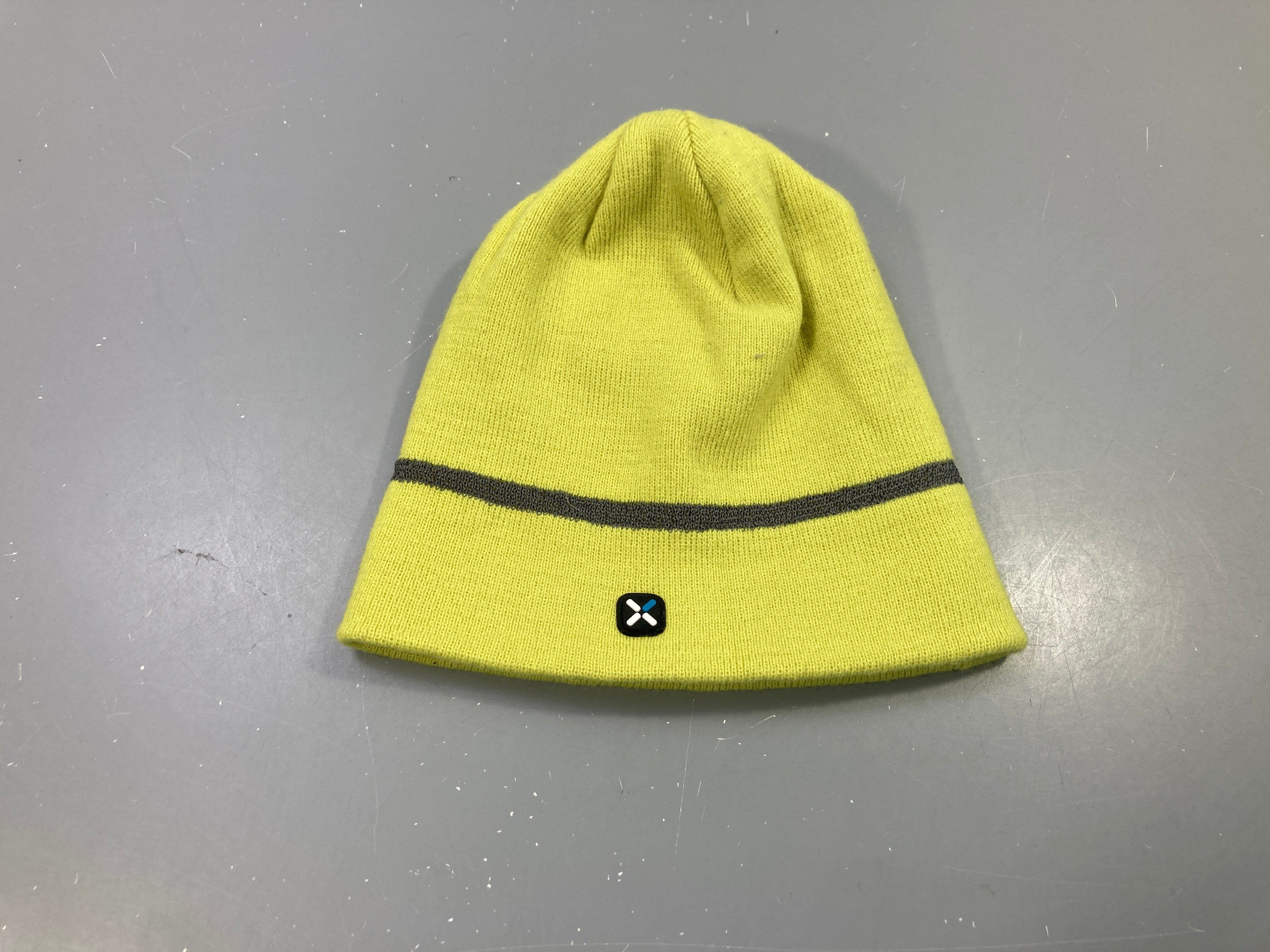 Bonnet vert anis bande grise (taille adulte)