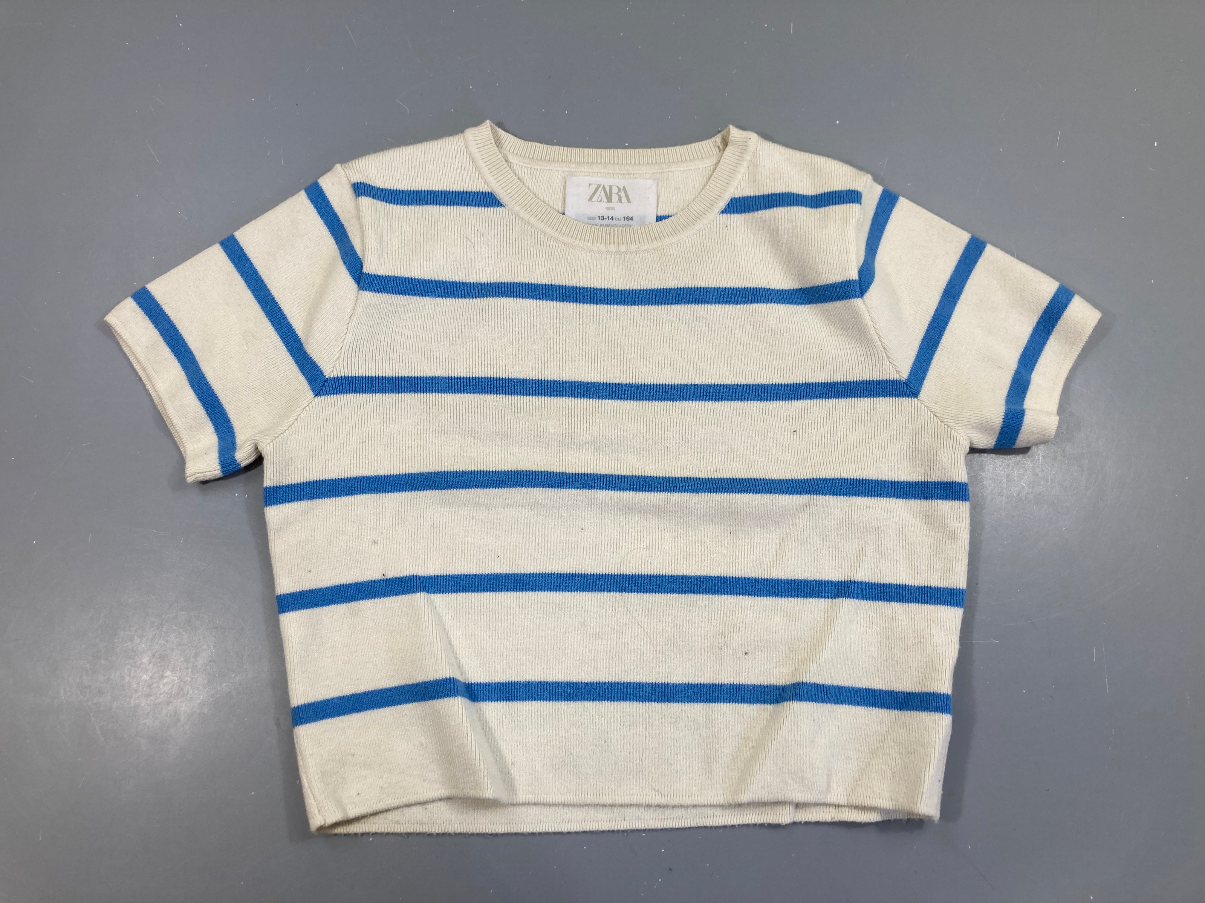 Pull court m.c écru rayé bleu