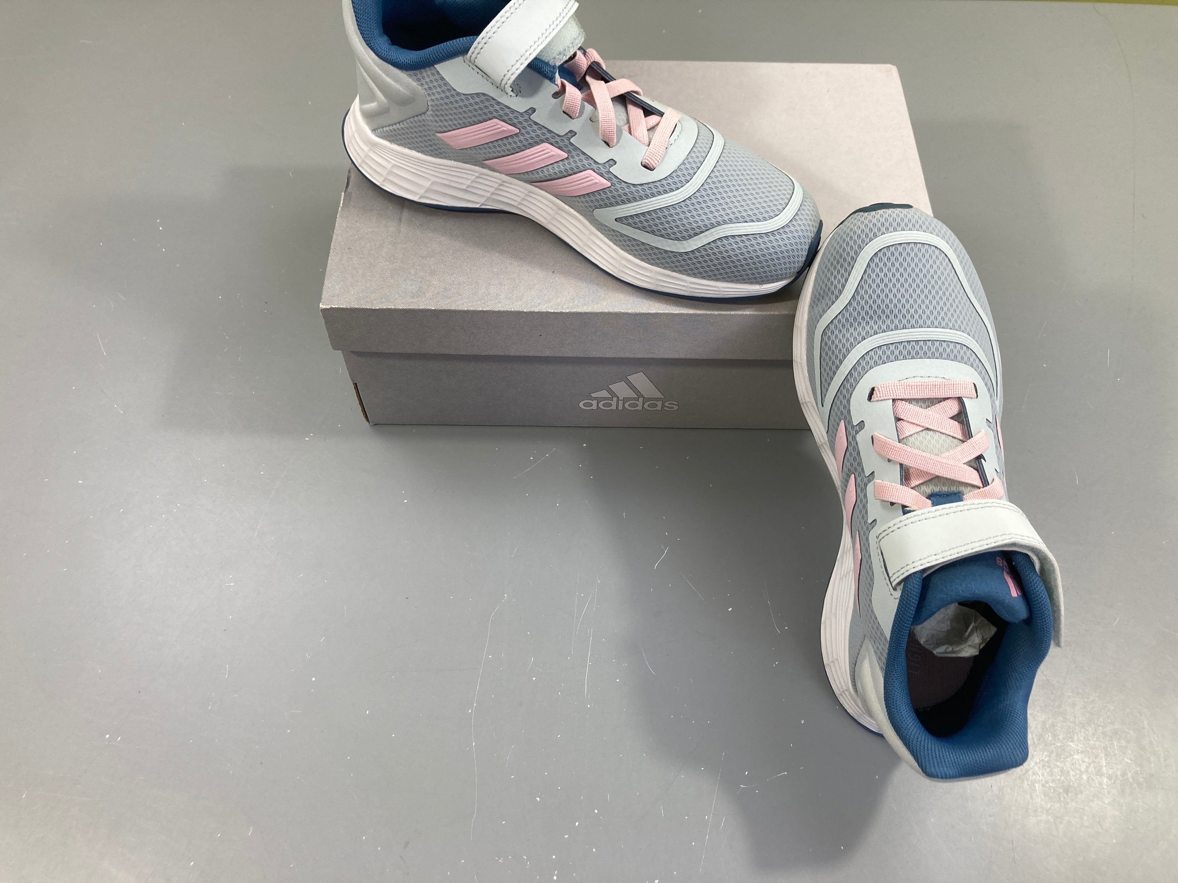 NEUF baskets bleu clair/rose lacets élastiques, 32 (prix neuf 35€)