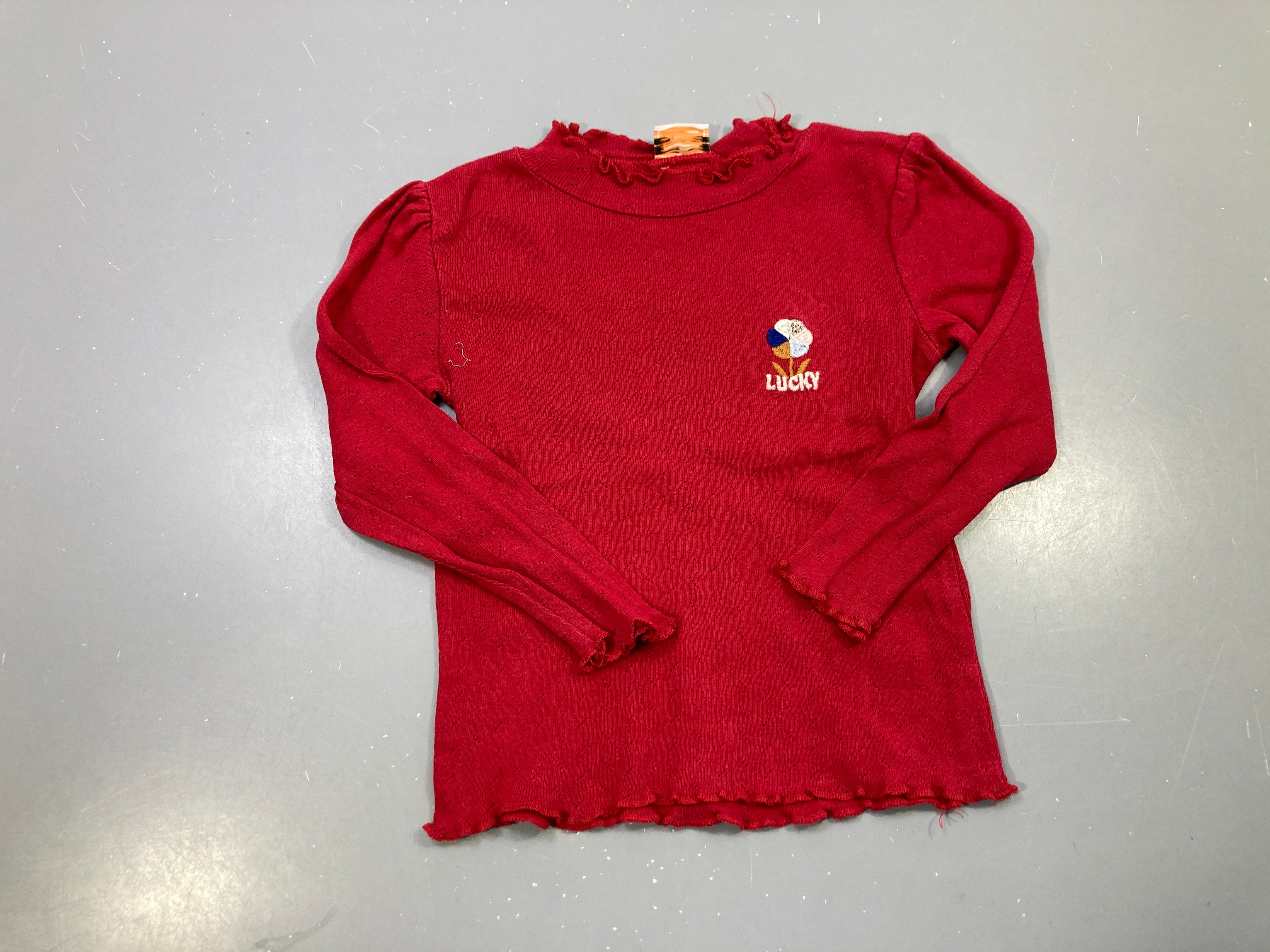 T-shirt m.l bordeaux ajouré, col froncé, fleur brodée Lucky