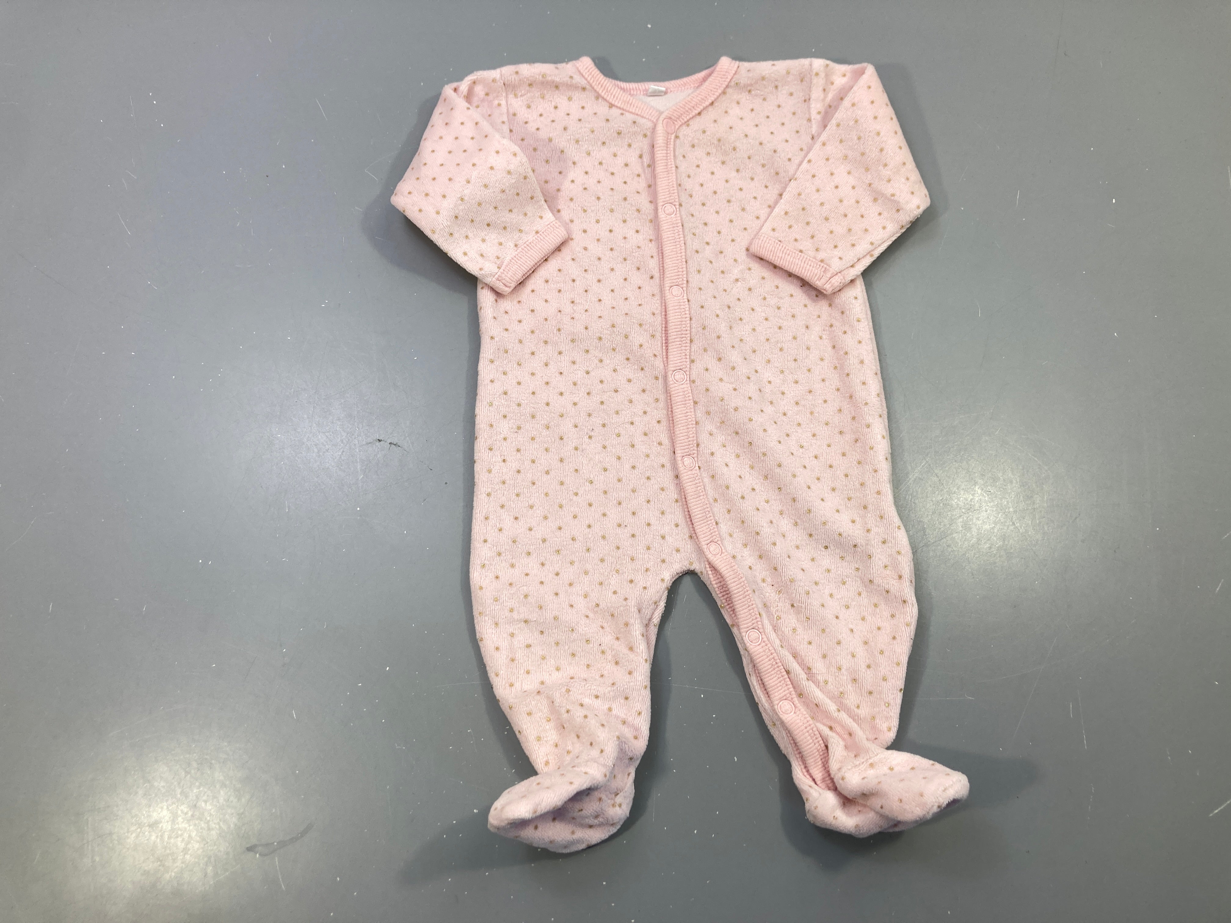 Pyjama velours rose pâle à pois dorés pailletés, pieds
