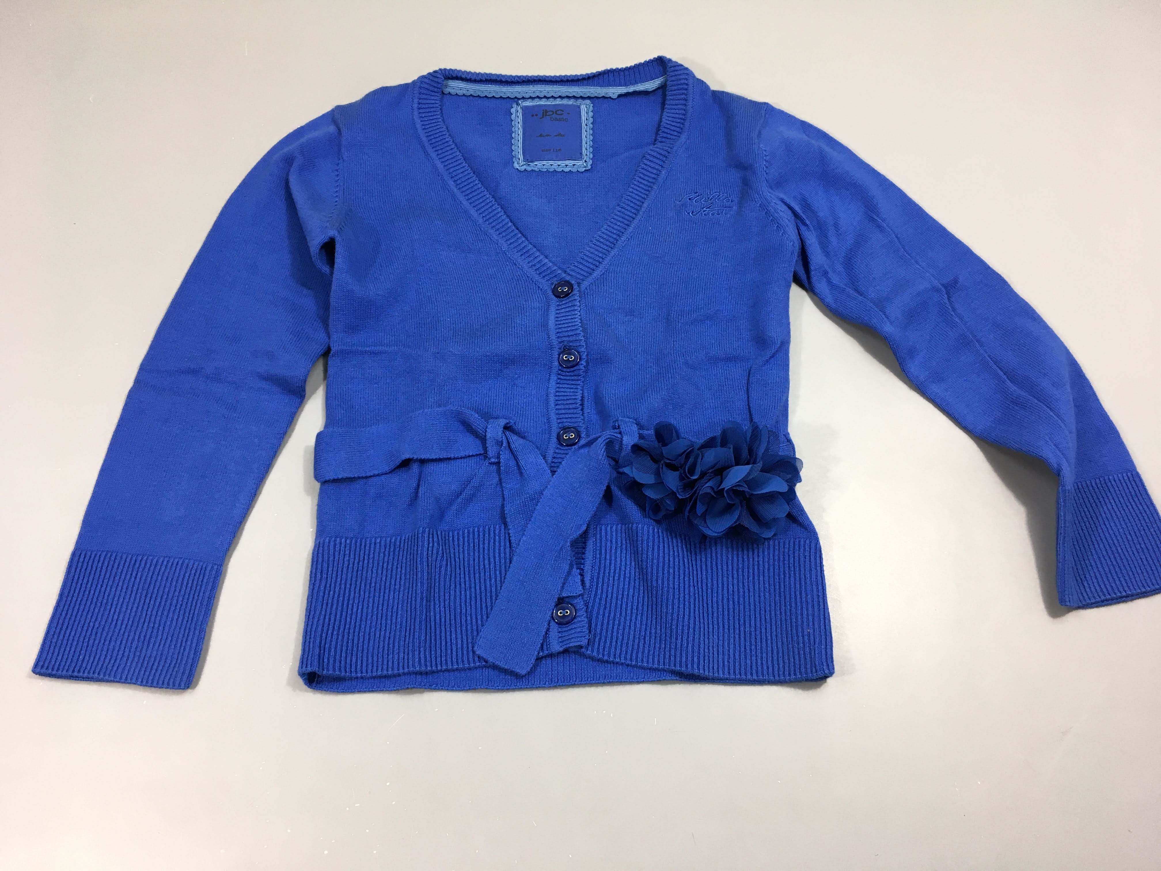 Gilet coton bleu avec ceinture et fleur