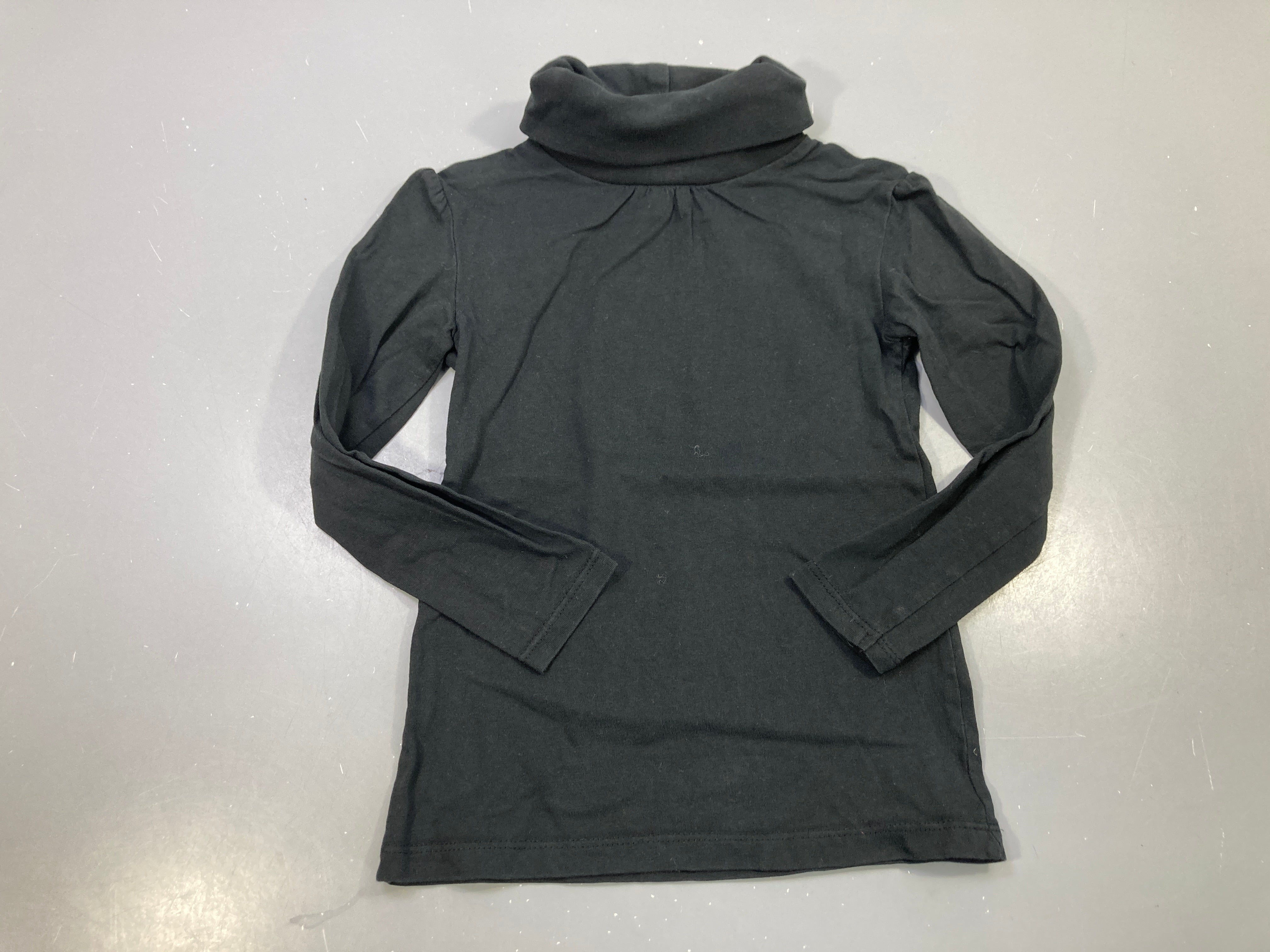 T-shirt m.l col roulé noir, fronces à l'encolure