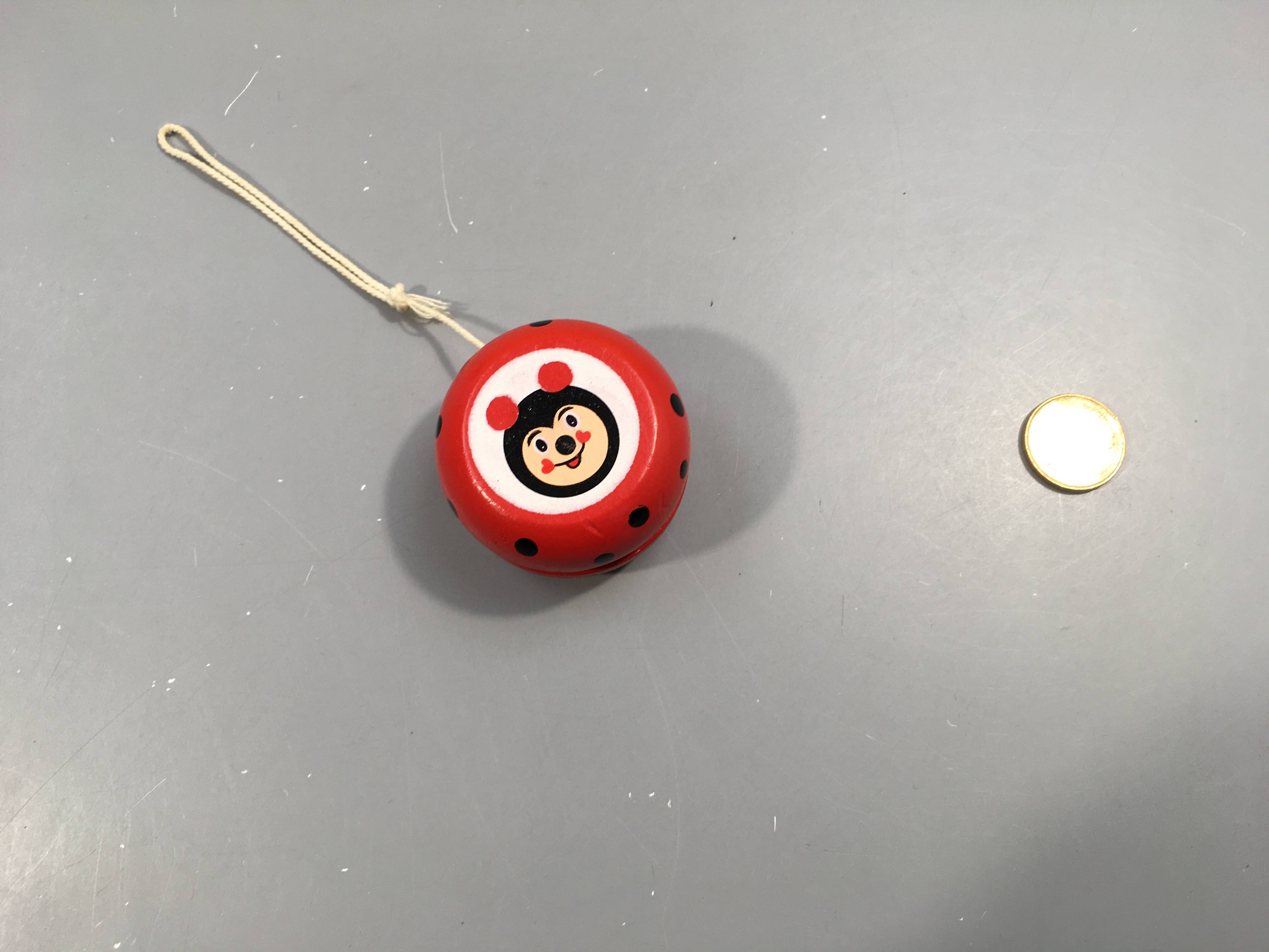 Yoyo en bois rouge coccinelle