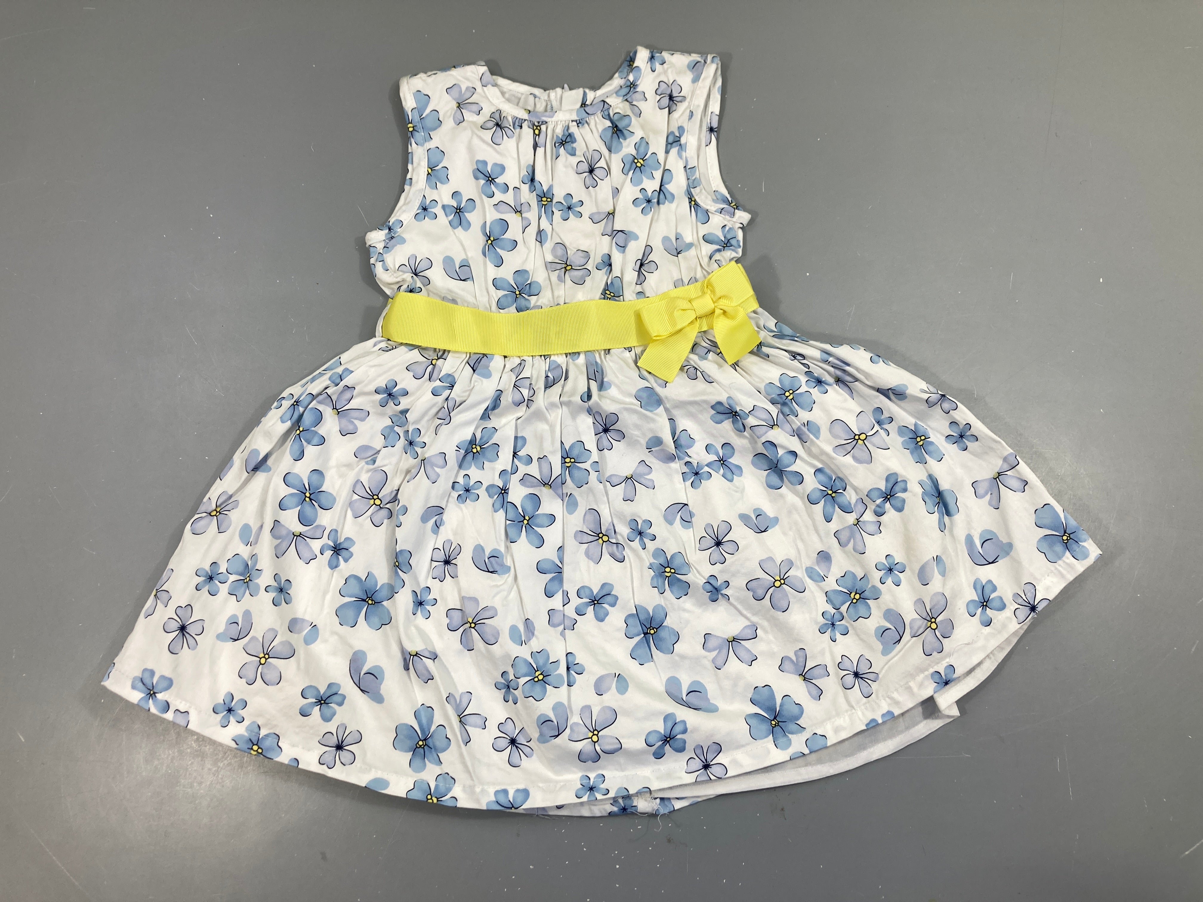 Robe s.m blanche fleurs bleues