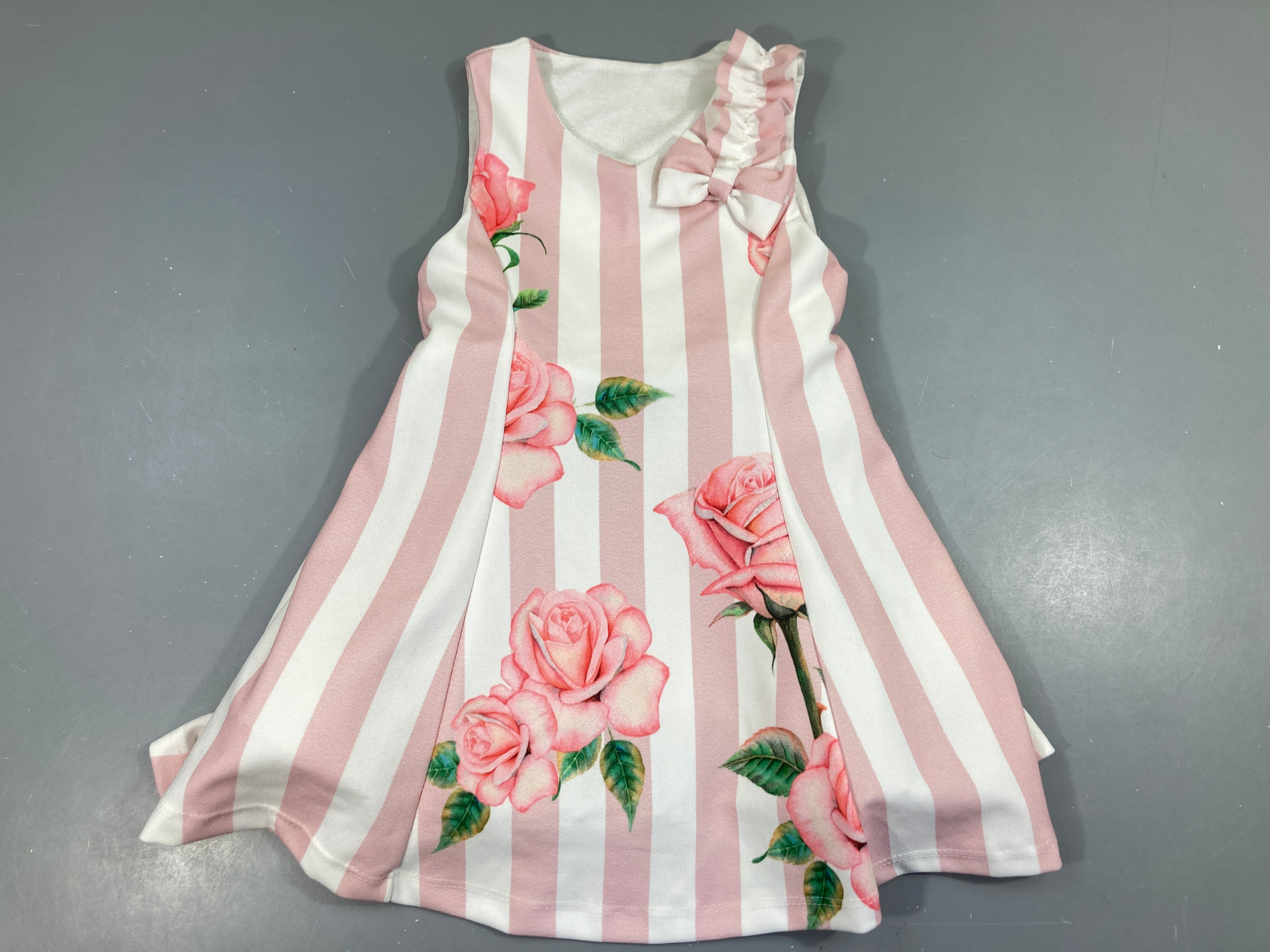 Robe s.m satinée rayé blanc/rose, tulle en-dessous