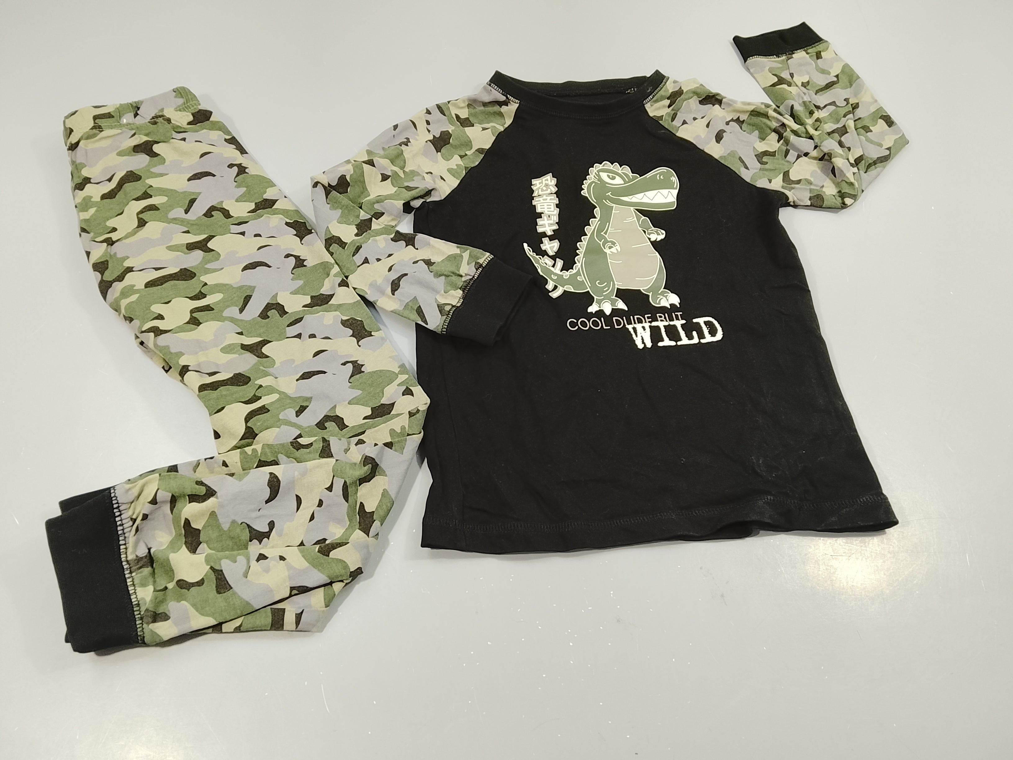 Pyjama 2pcs jersey noir et motifs cammouflage , dragon