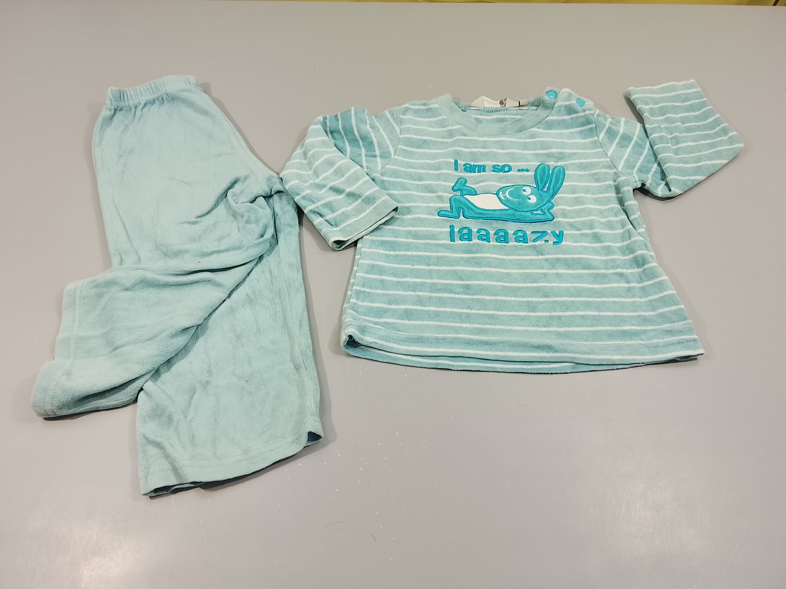 Pyjama 2pcs velours , Eskimo . Dessous bleu, dessus bleu rayé blanc  lapin 