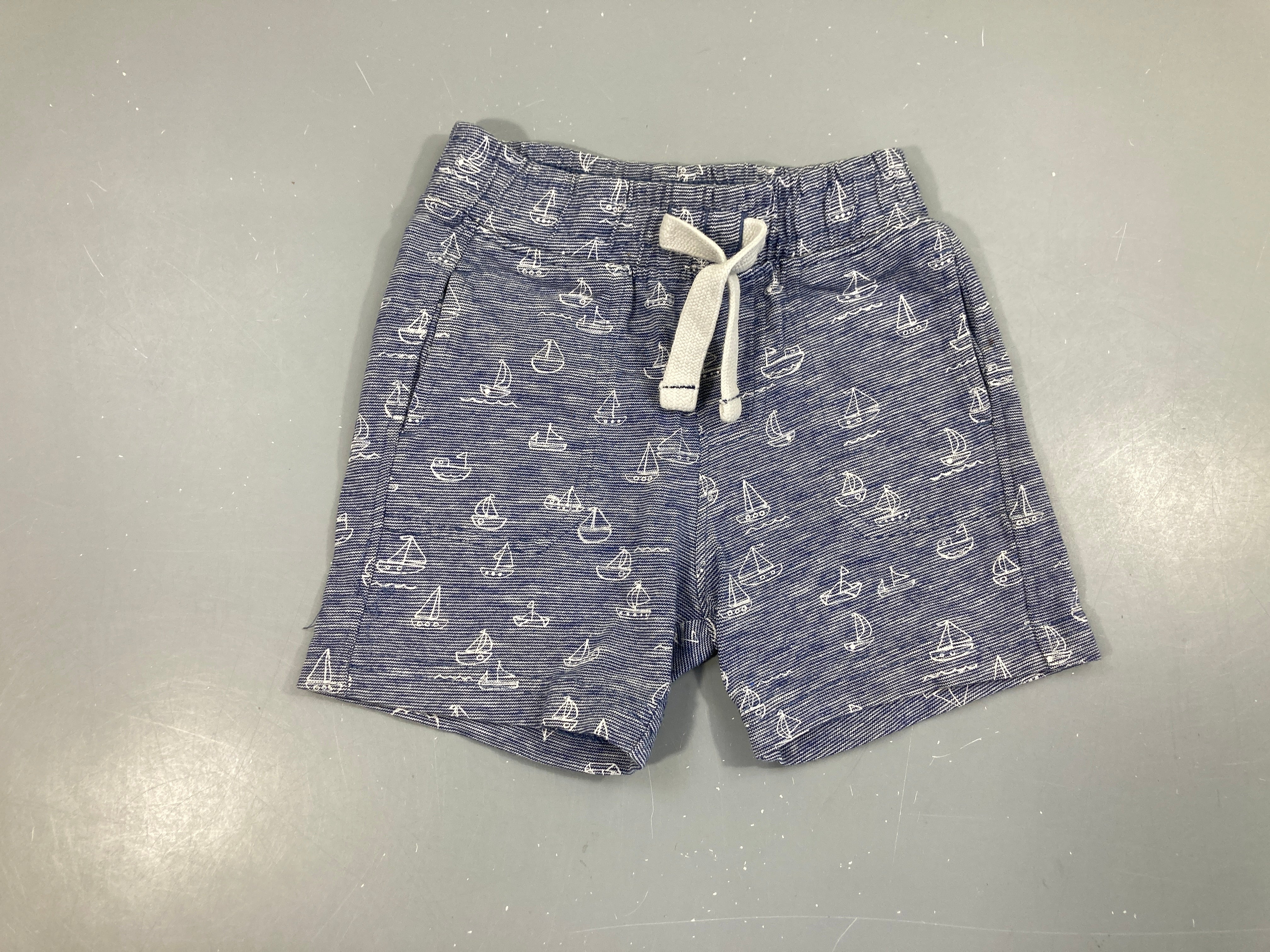 Short molleton rayé blanc/bleu bateaux