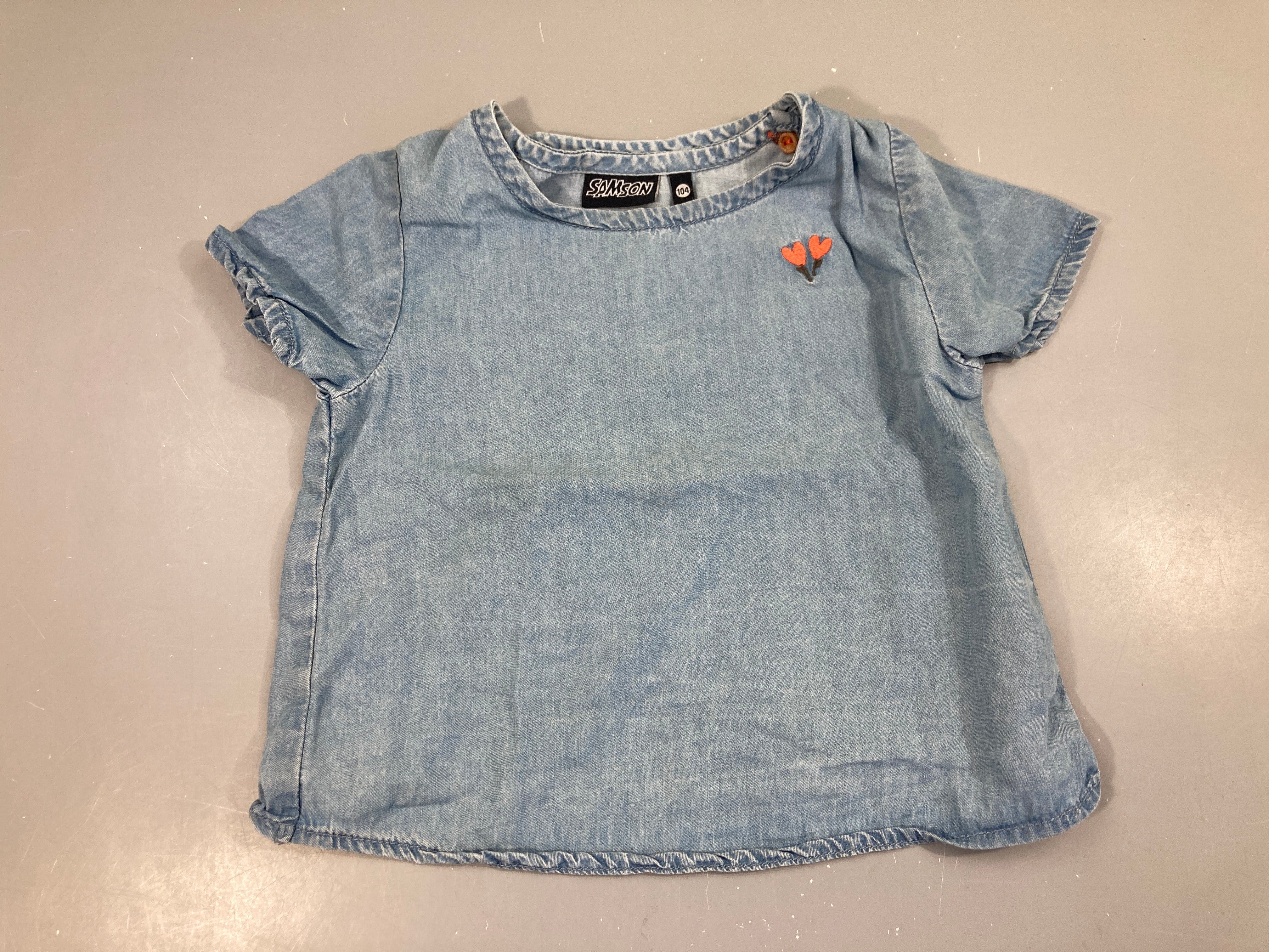 Blouse m.c denim fleurs brodées, dos ouvert