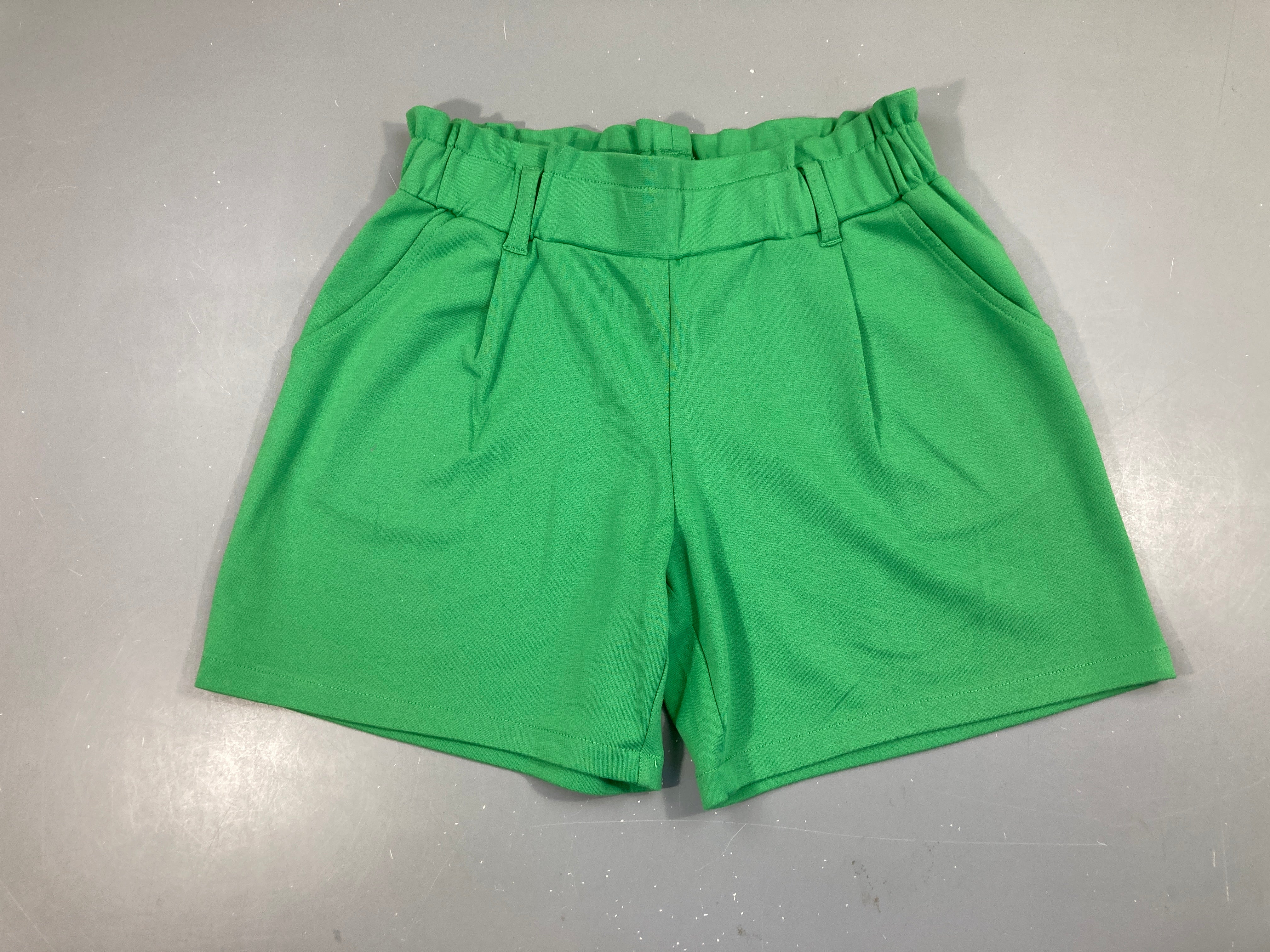 Short jersey vert taille élastique, boulochée