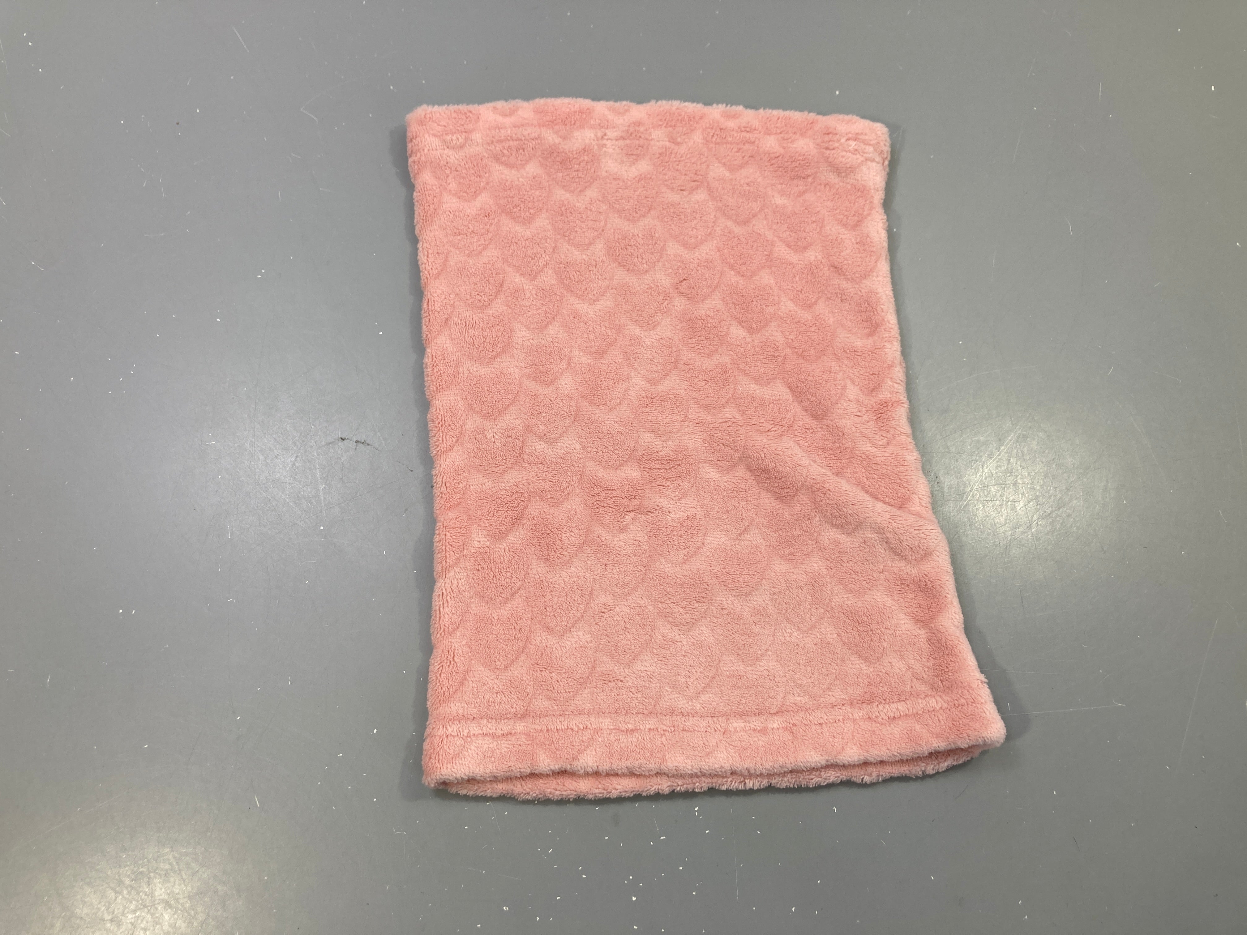 Snood polaire rose cœurs en relief