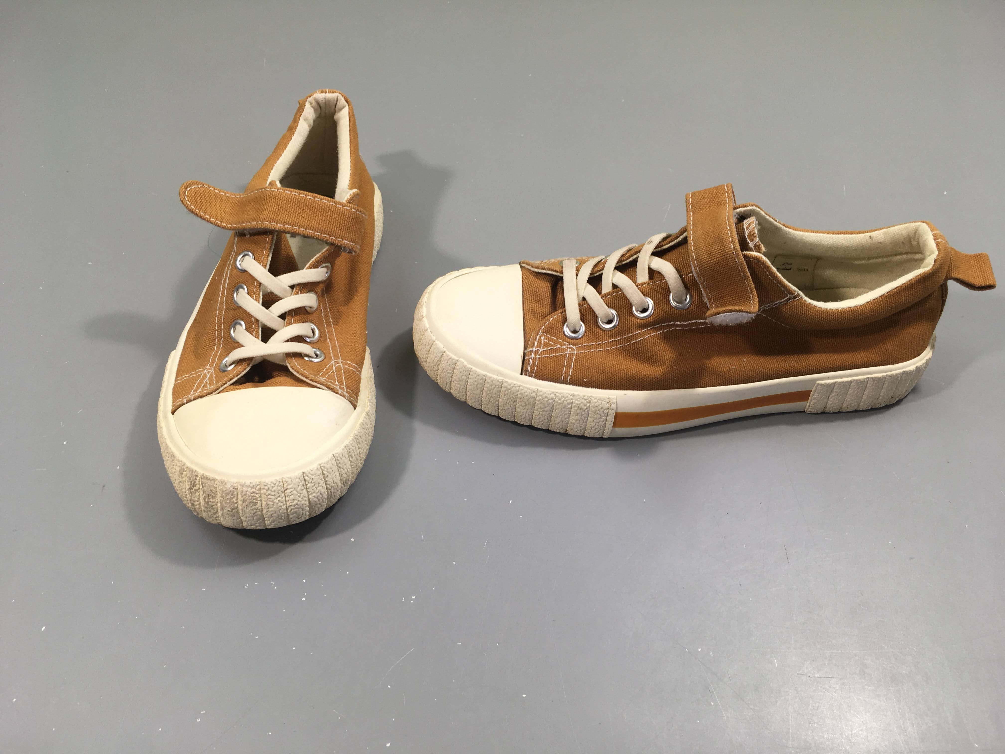 Baskets toiles brunes