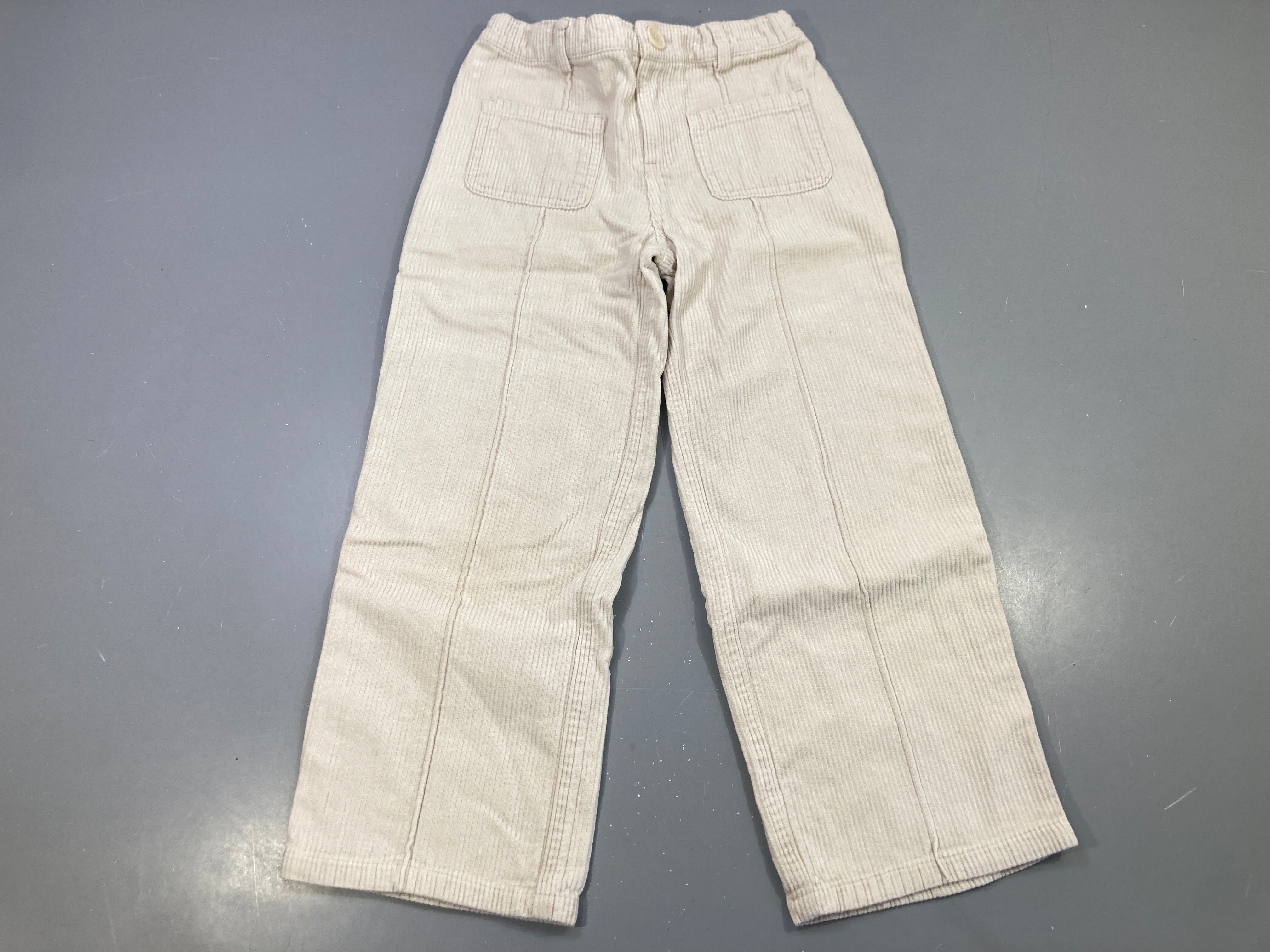 Pantalon velours beige côtelé, poches plaquées