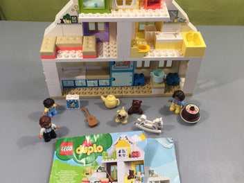 Duplo 10929 La maison modulable- manque 2 tabourets