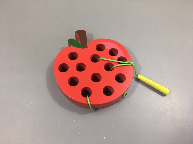 Pomme en bois jeu d'enfilage, moins cher chez Petit Kiwi