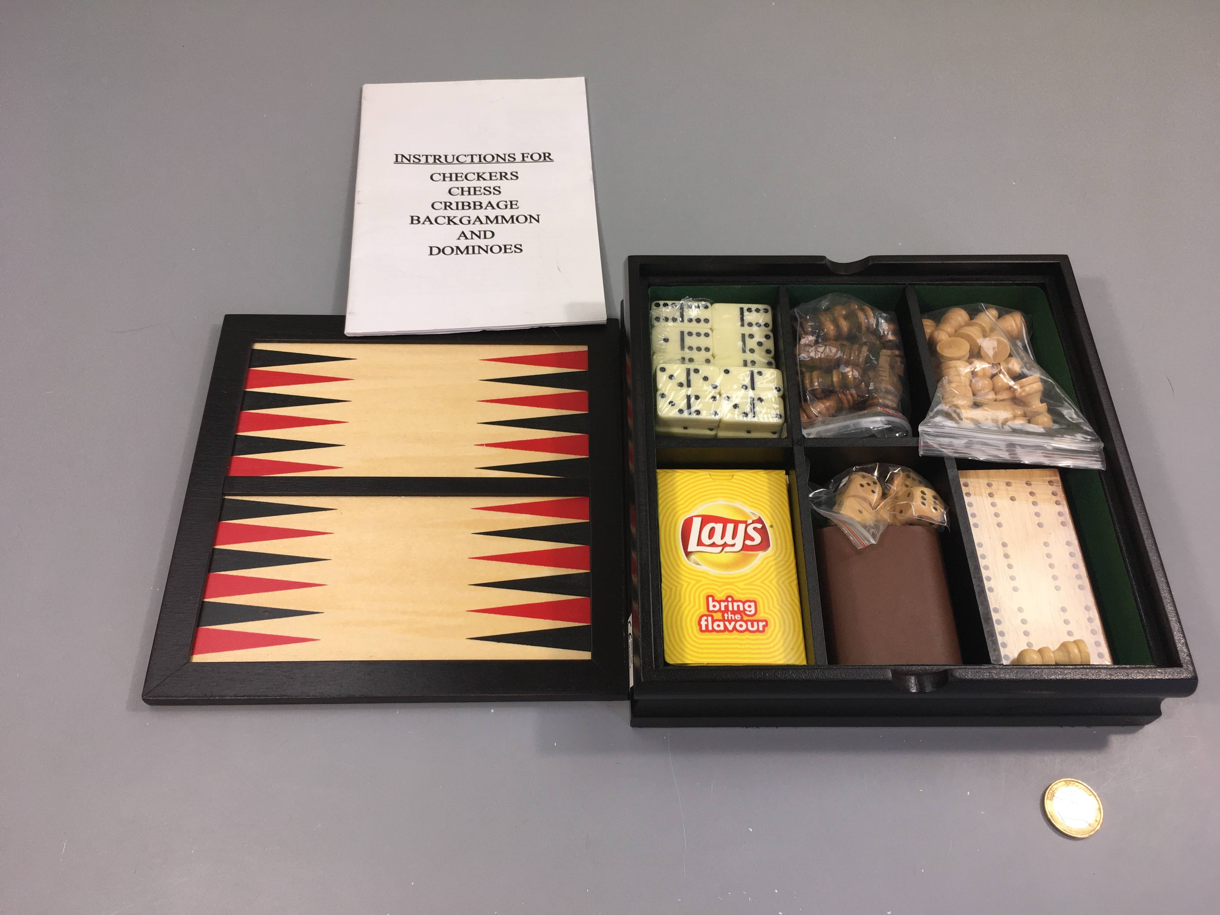 NEUF lot de 5 jeux échecs, dés, backgammon, dominos, criblage