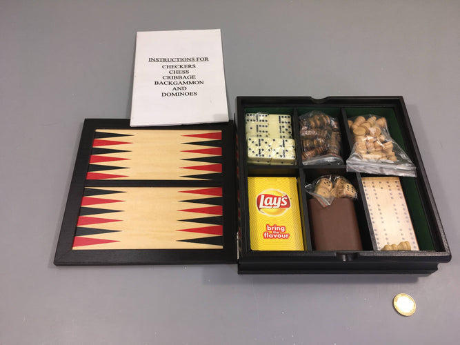 NEUF lot de 5 jeux échecs, dés, backgammon, dominos, criblage, moins cher chez Petit Kiwi