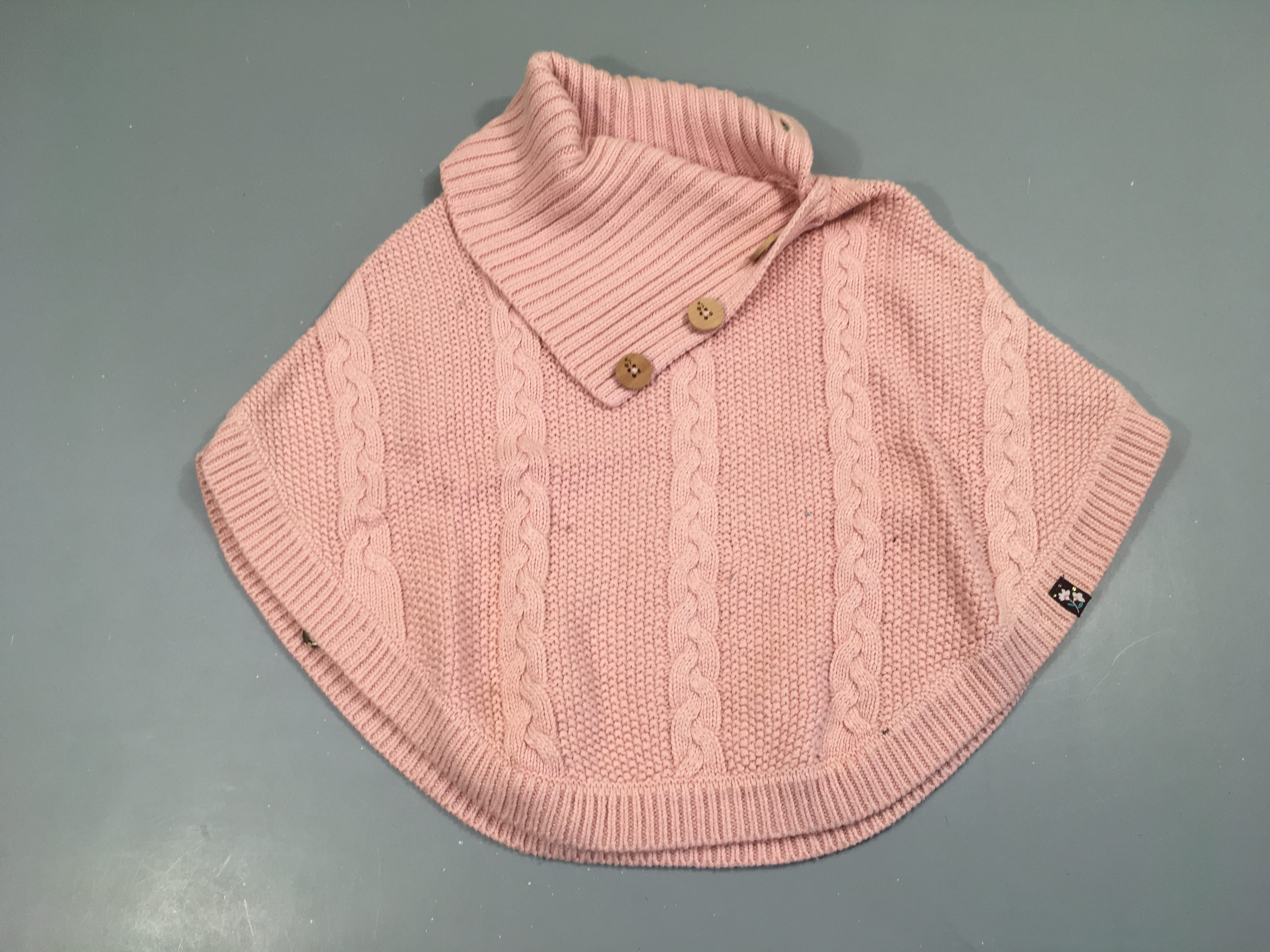 Poncho mailles rose col