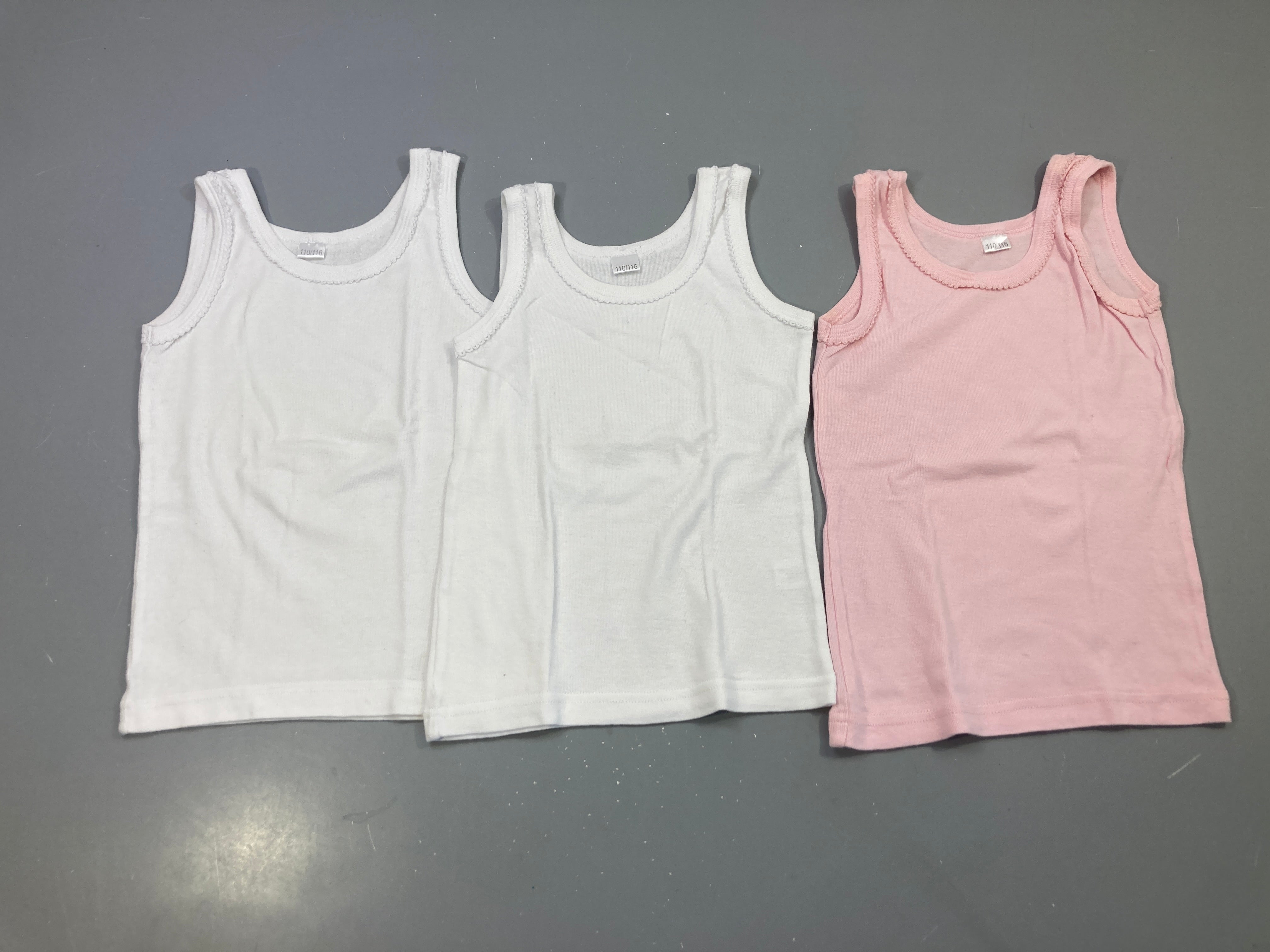 3 Chemisettes s.m blanc et rose, bords festonnés