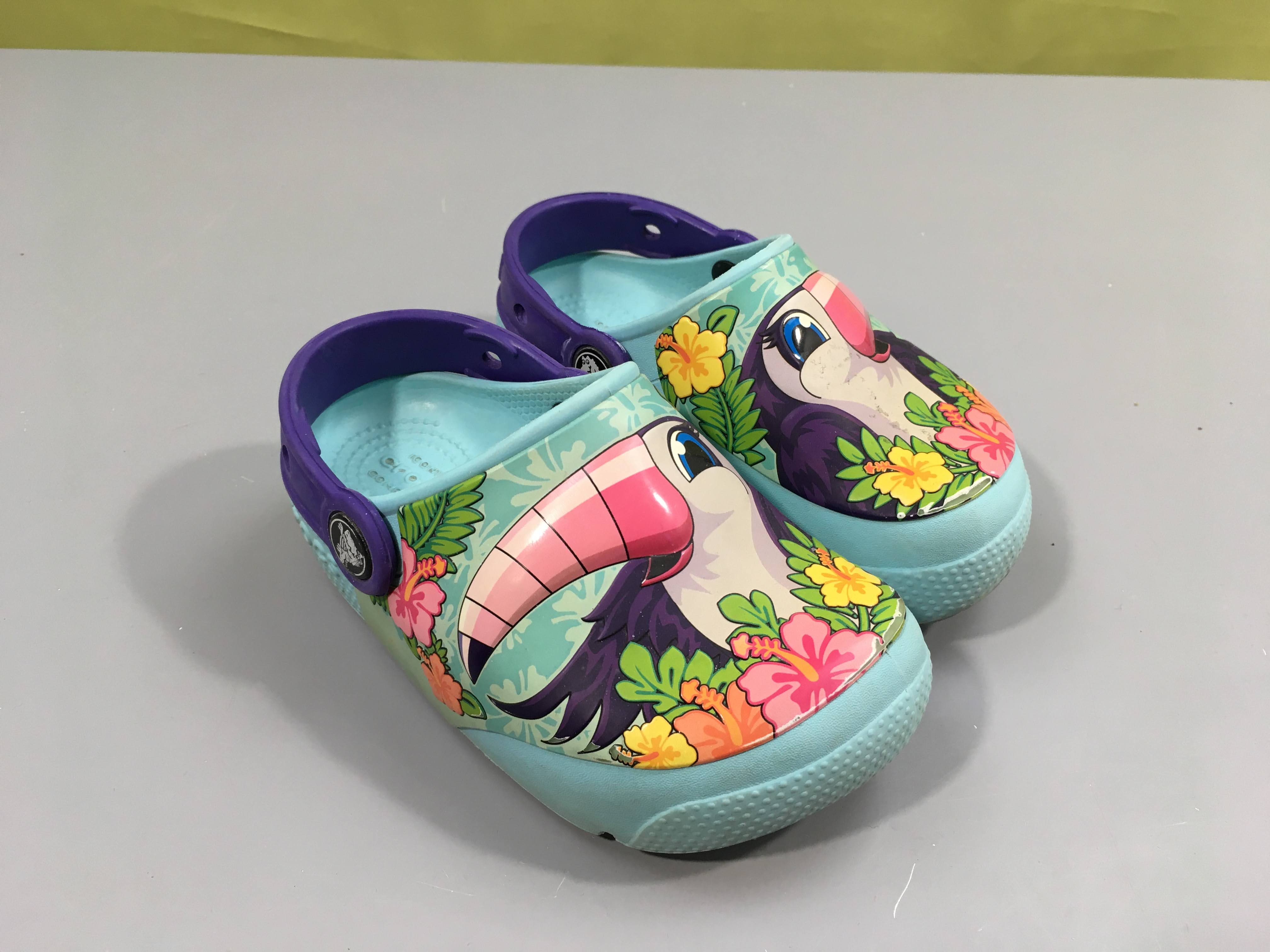 Crocs bleues Oiseaux Bec pouvant s'éclairer (le temps que les piles fonctionnent encore;) ) C9