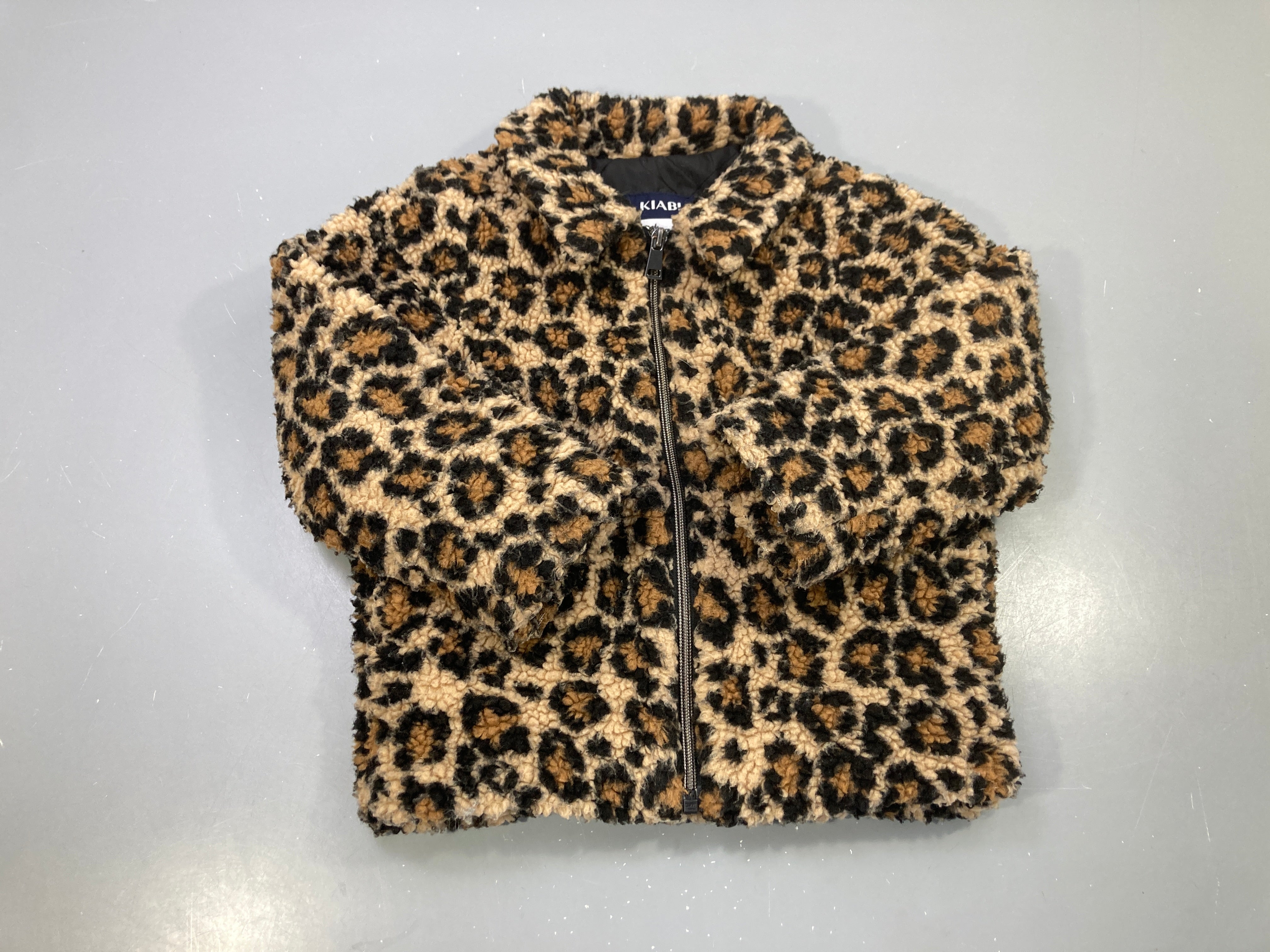 Veste zippée léopard camel et noir sherpa, col chemise