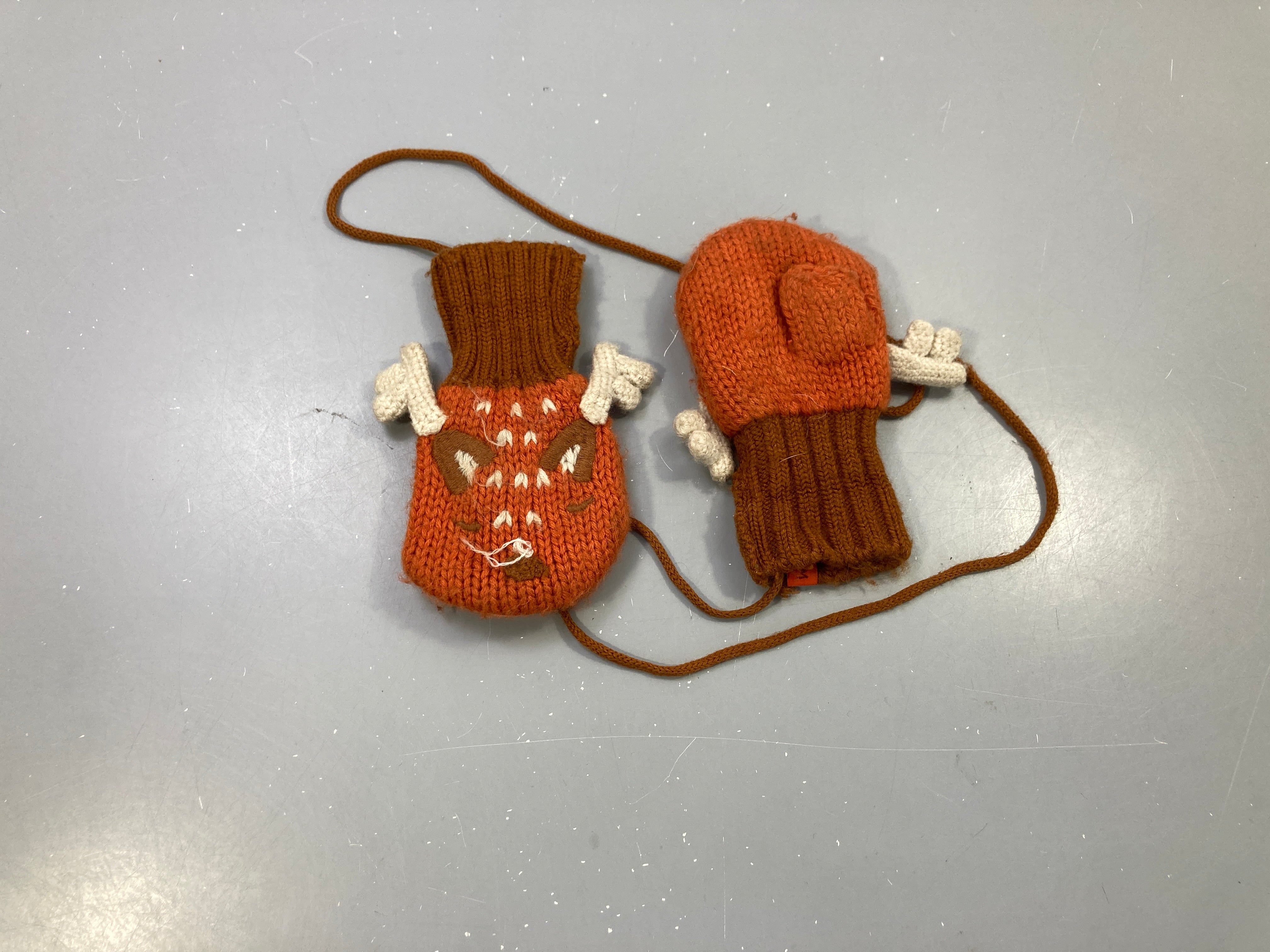 Moufles rouille et marron maille faon, cordon