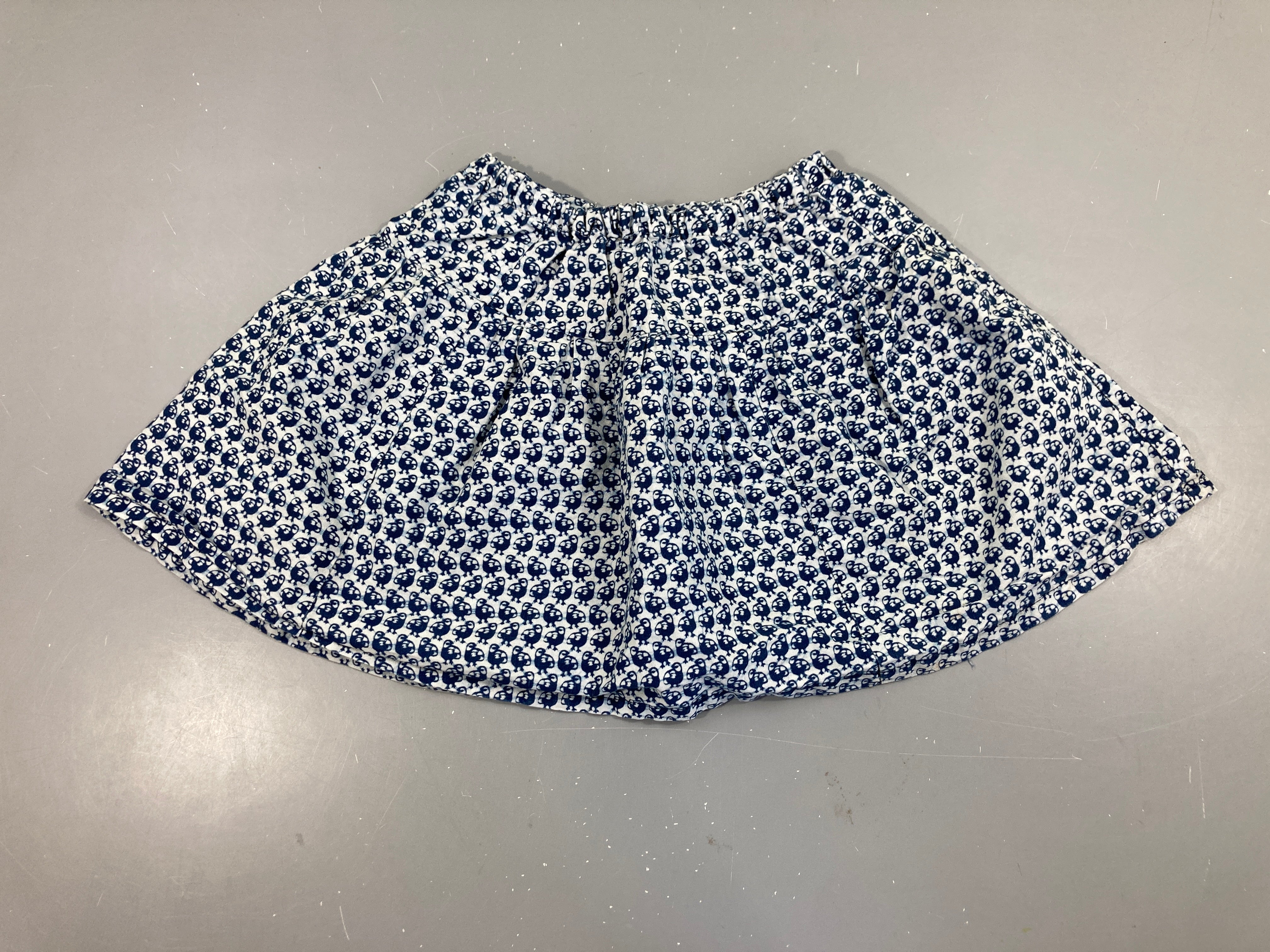 Jupe blanc motifs bleus