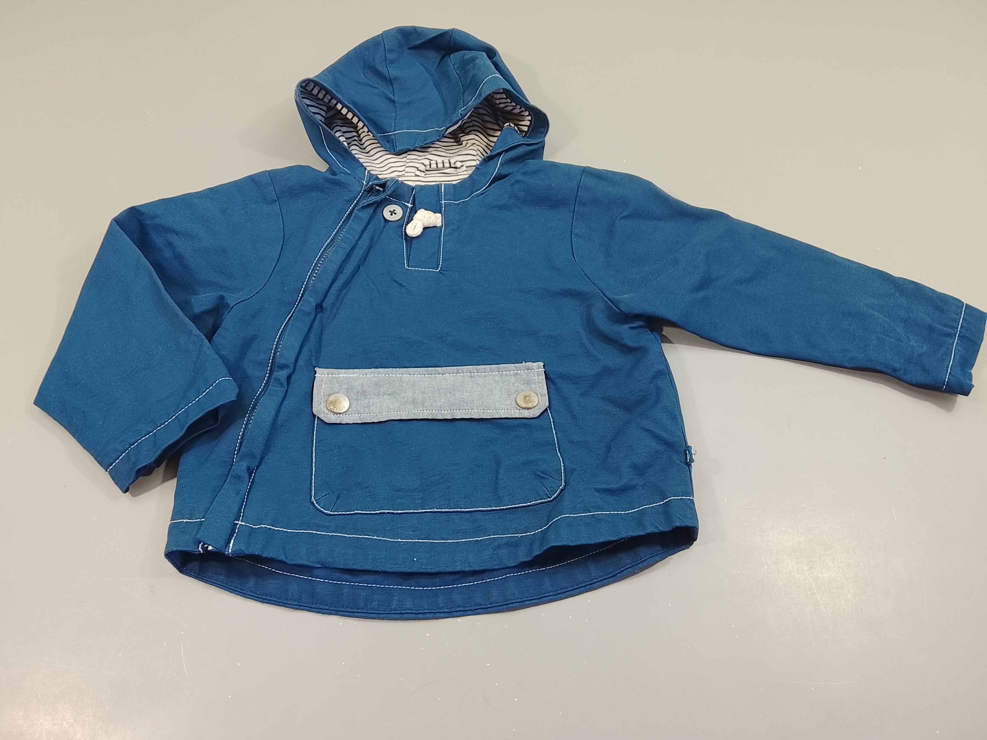 Veste bleue zippée à capuche , poche ventrale