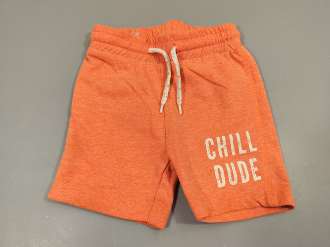 Short molleton orange néon chiné "chill dude",  toute petite tache à l'arrière, moins cher chez Petit Kiwi