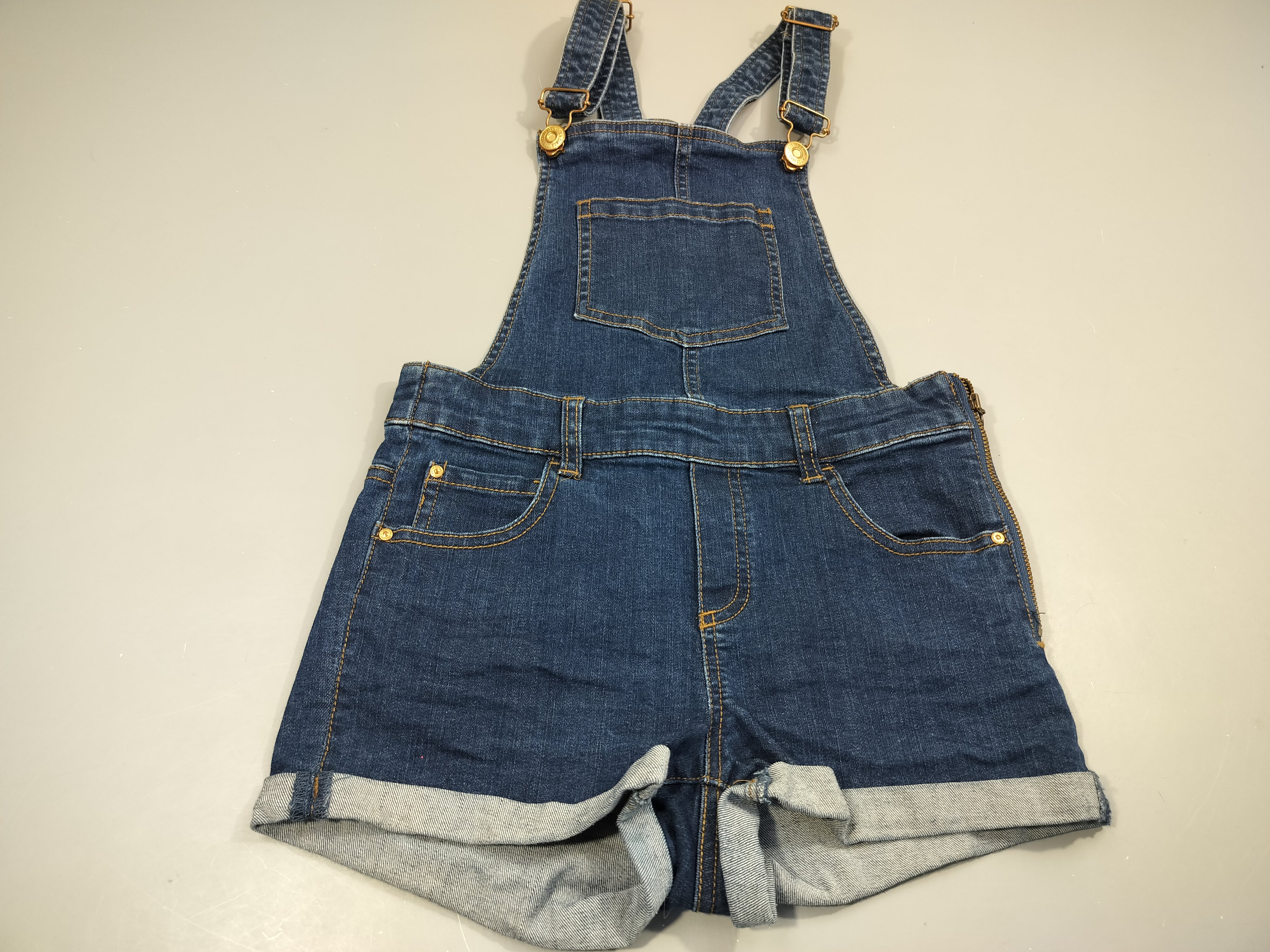 Salopettet short  en jean  à revers