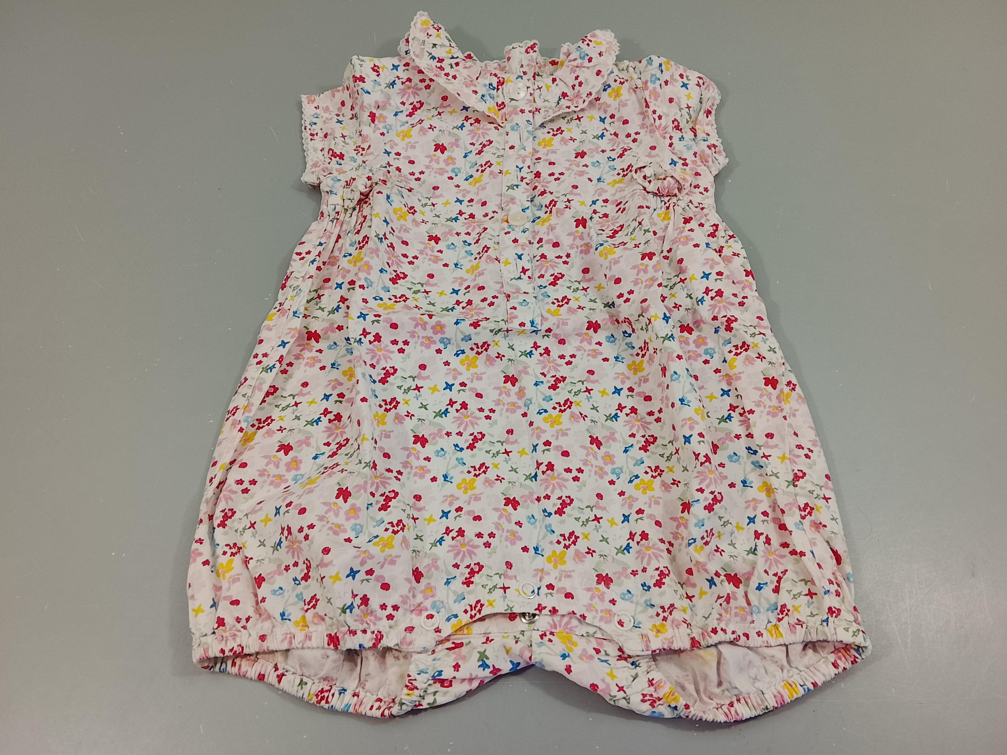 Combishort blanche à fleurs multicolores