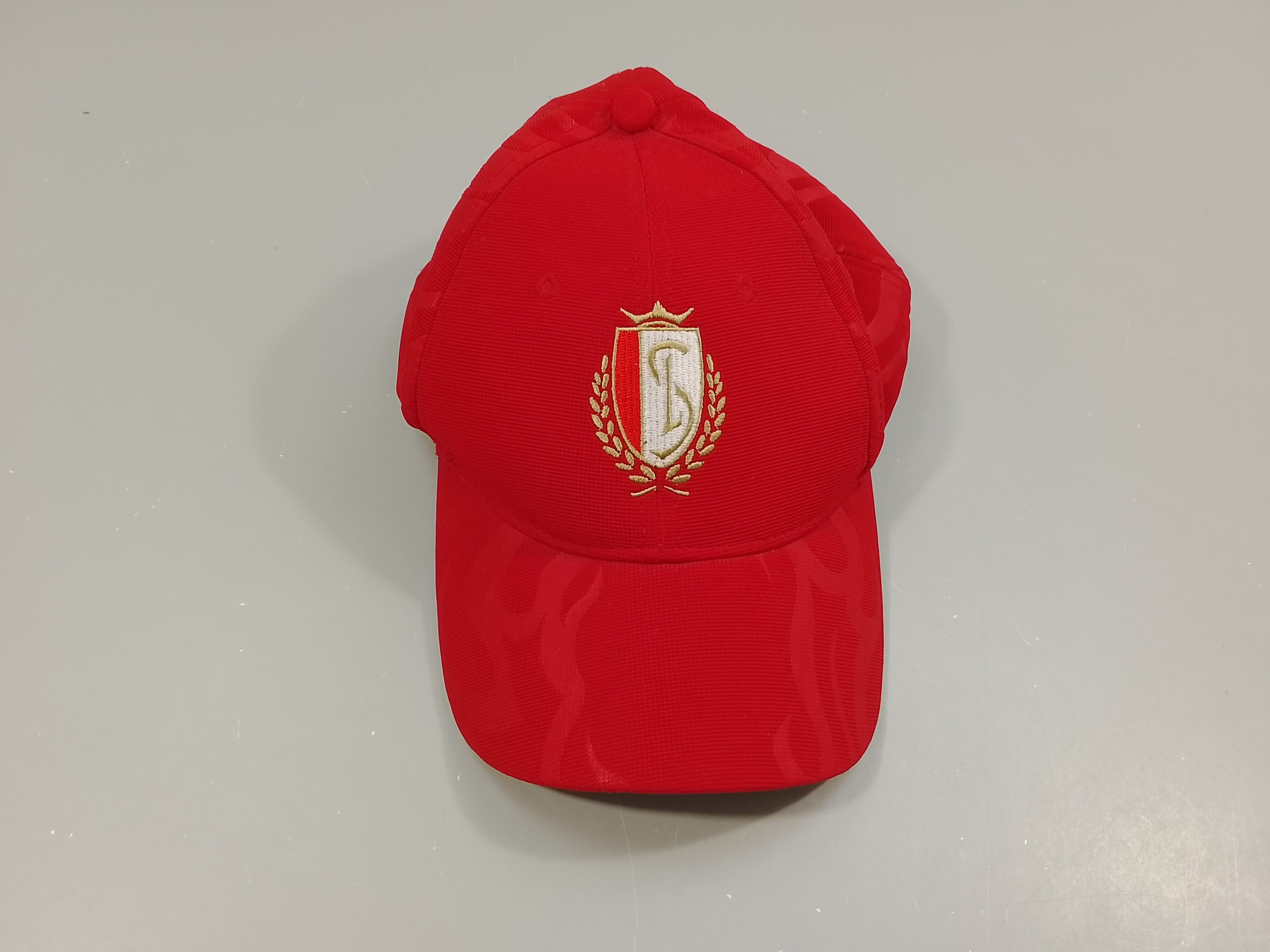 Casquette rouge motif Standard de Liège