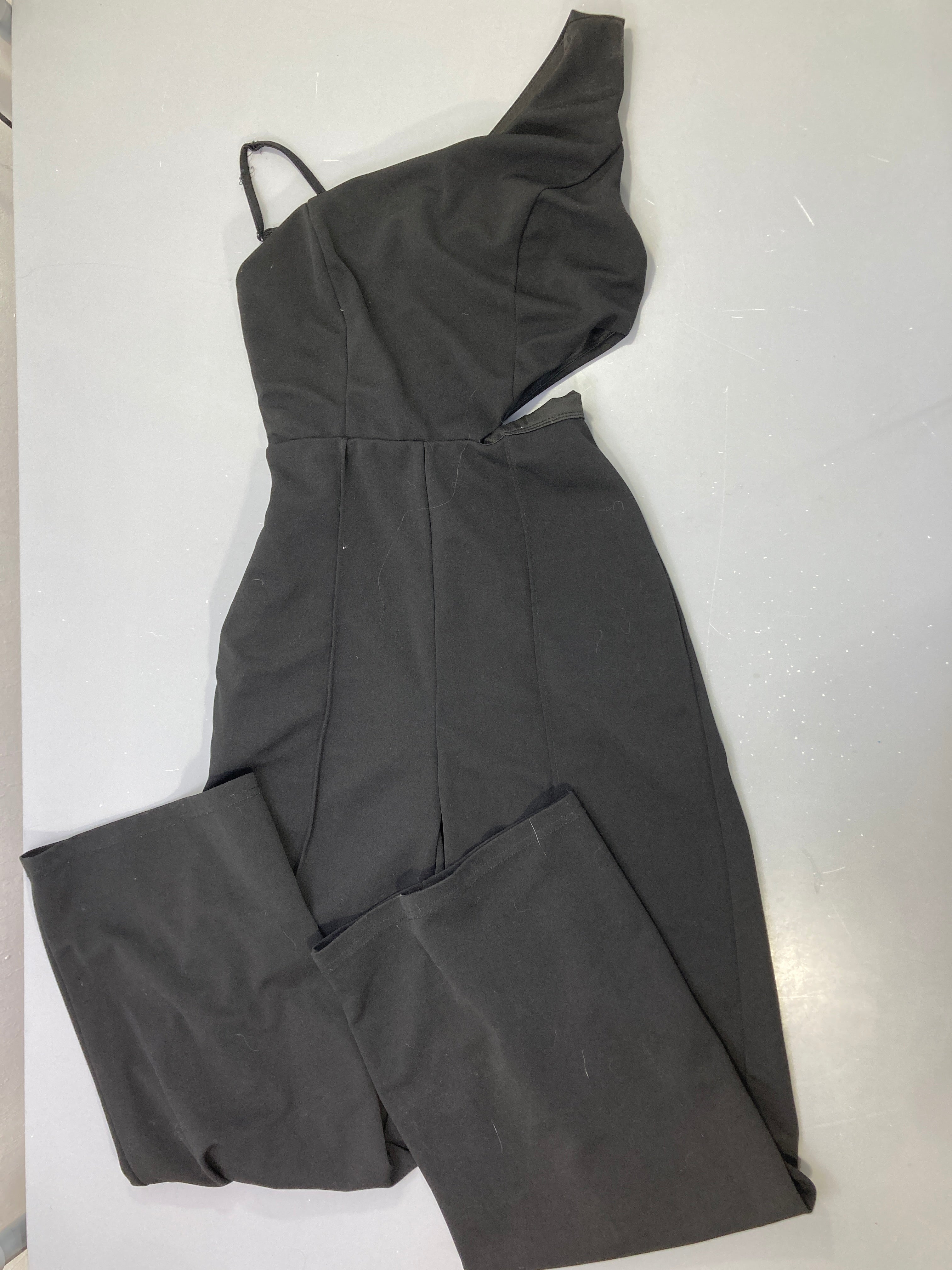 Combinaison s.m noire asymétrique une épaule, découpe taille