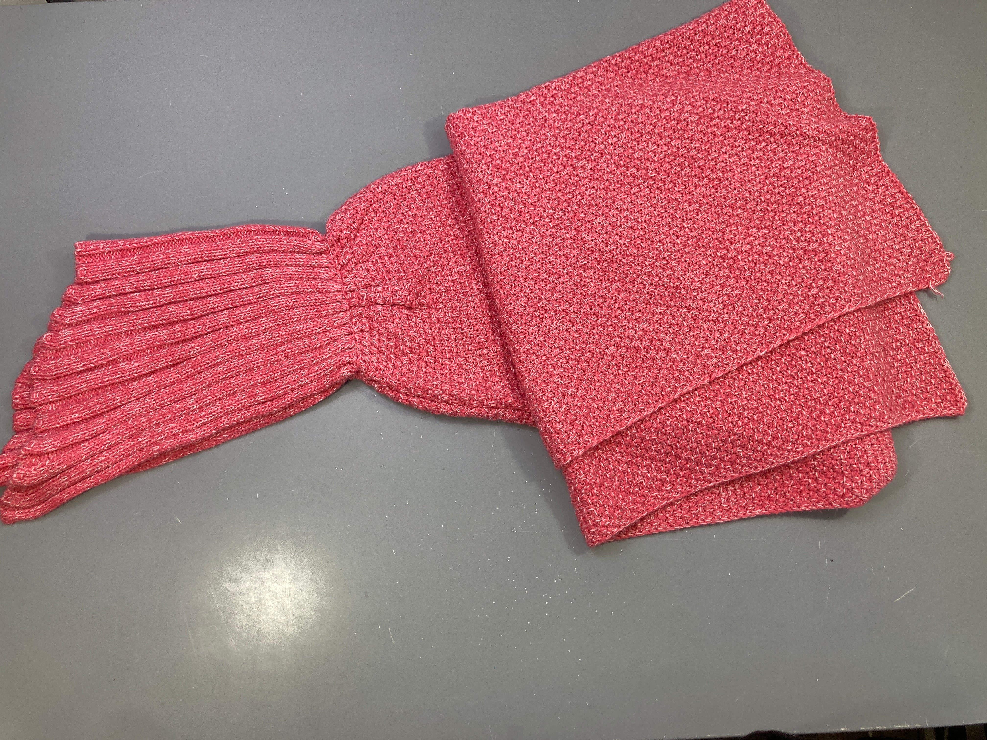 Couverture queue de sirène rose chiné, tricot