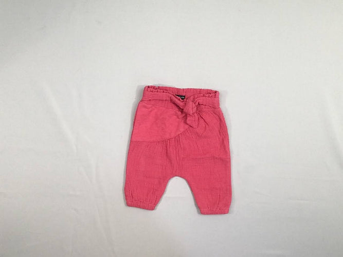 Pantalon sarouel gaz de coton rose vif, un peu bouloché, moins cher chez Petit Kiwi