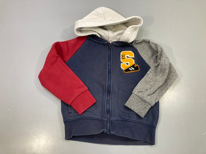 Sweat zippé capuche bleu marine manches rouge et grise, écusson S, moins cher chez Petit Kiwi