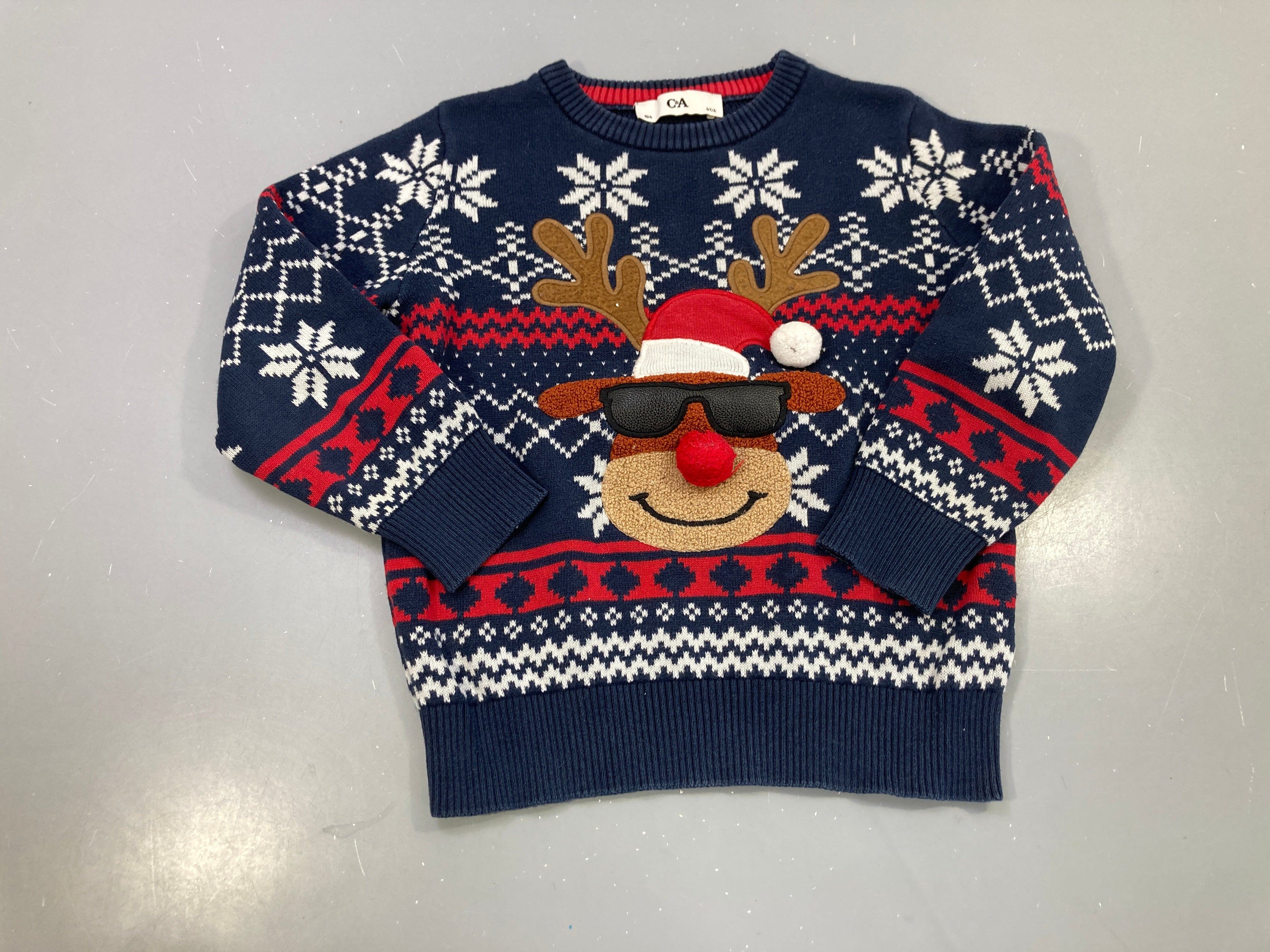 Pull de Noël bleu marine renne lunettes, jacquard flocons