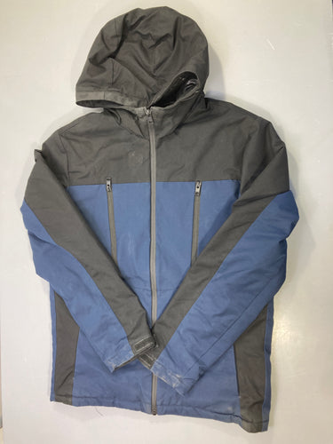 Veste JCOABEL zippée bleu marine et noire, capuche, poches zippées, manches tachées, moins cher chez Petit Kiwi