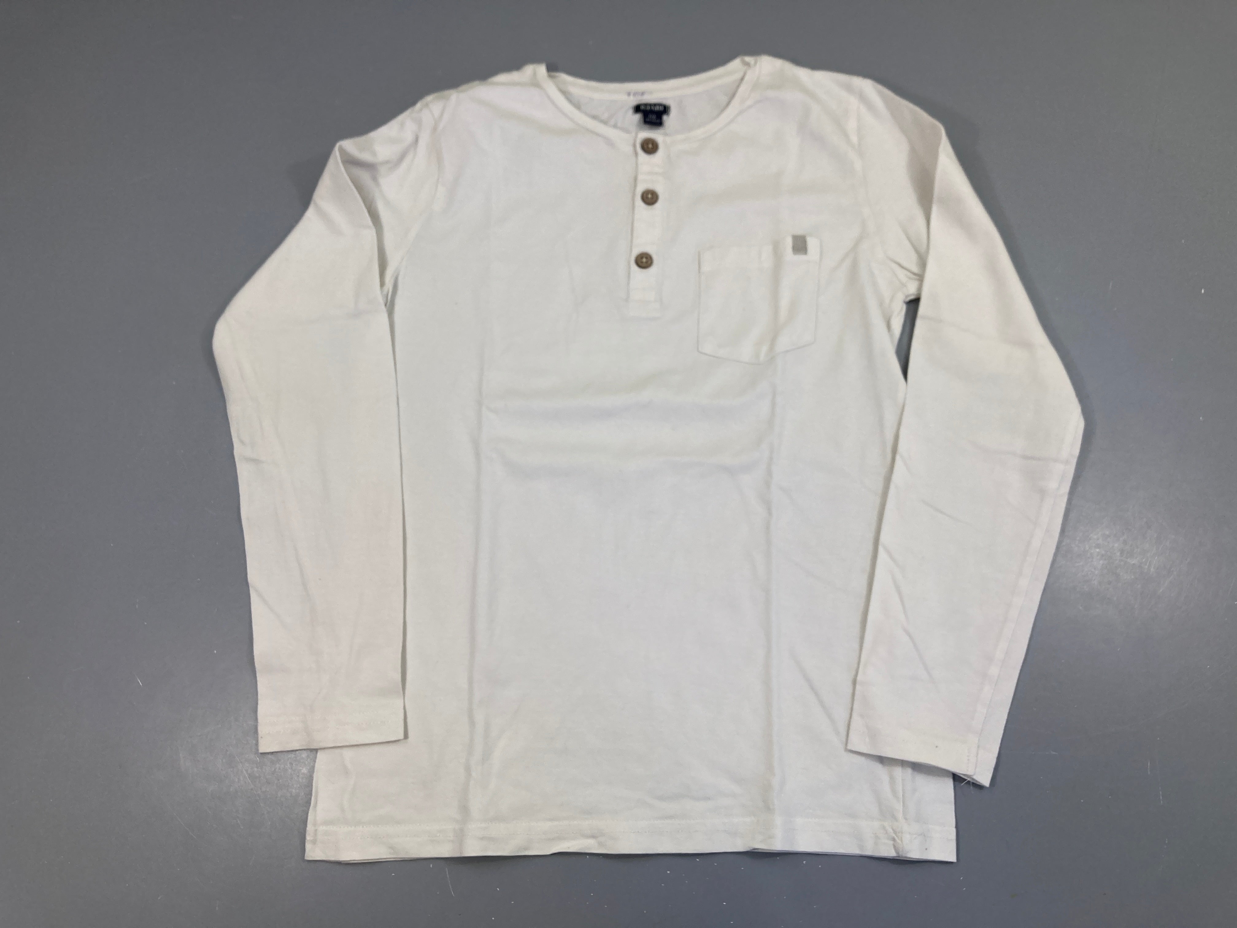 T-shirt m.l blanc col boutonné, un peu bouloché