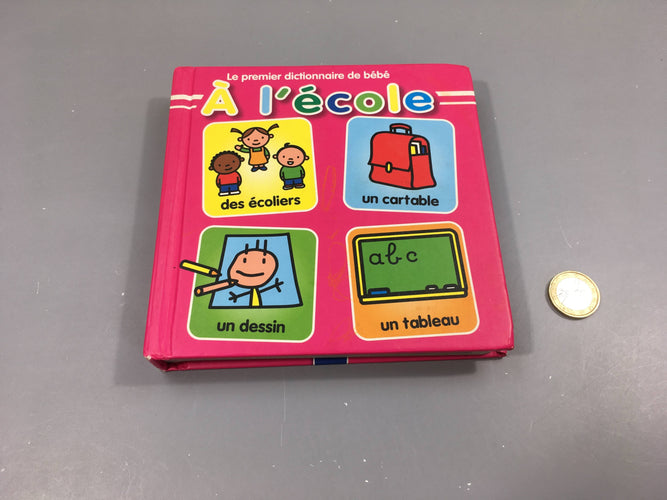 A l'école, premier dictionnaire de bébé, moins cher chez Petit Kiwi