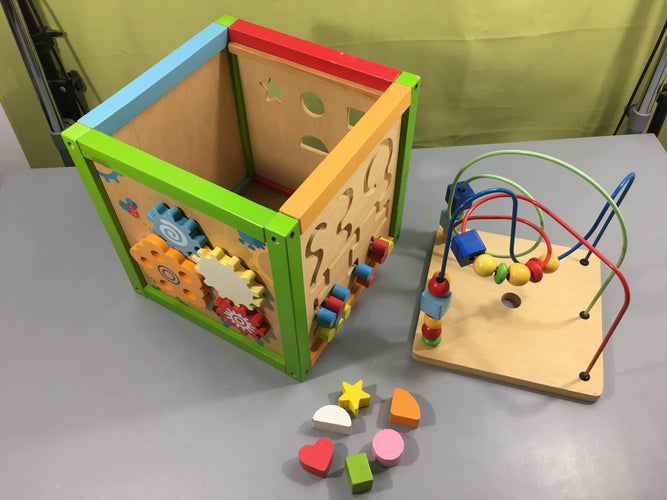 Cube d'activités en bois avec formes, moins cher chez Petit Kiwi