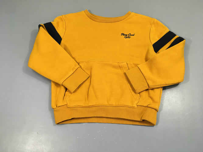 Sweat jaune moutarde play cool, moins cher chez Petit Kiwi