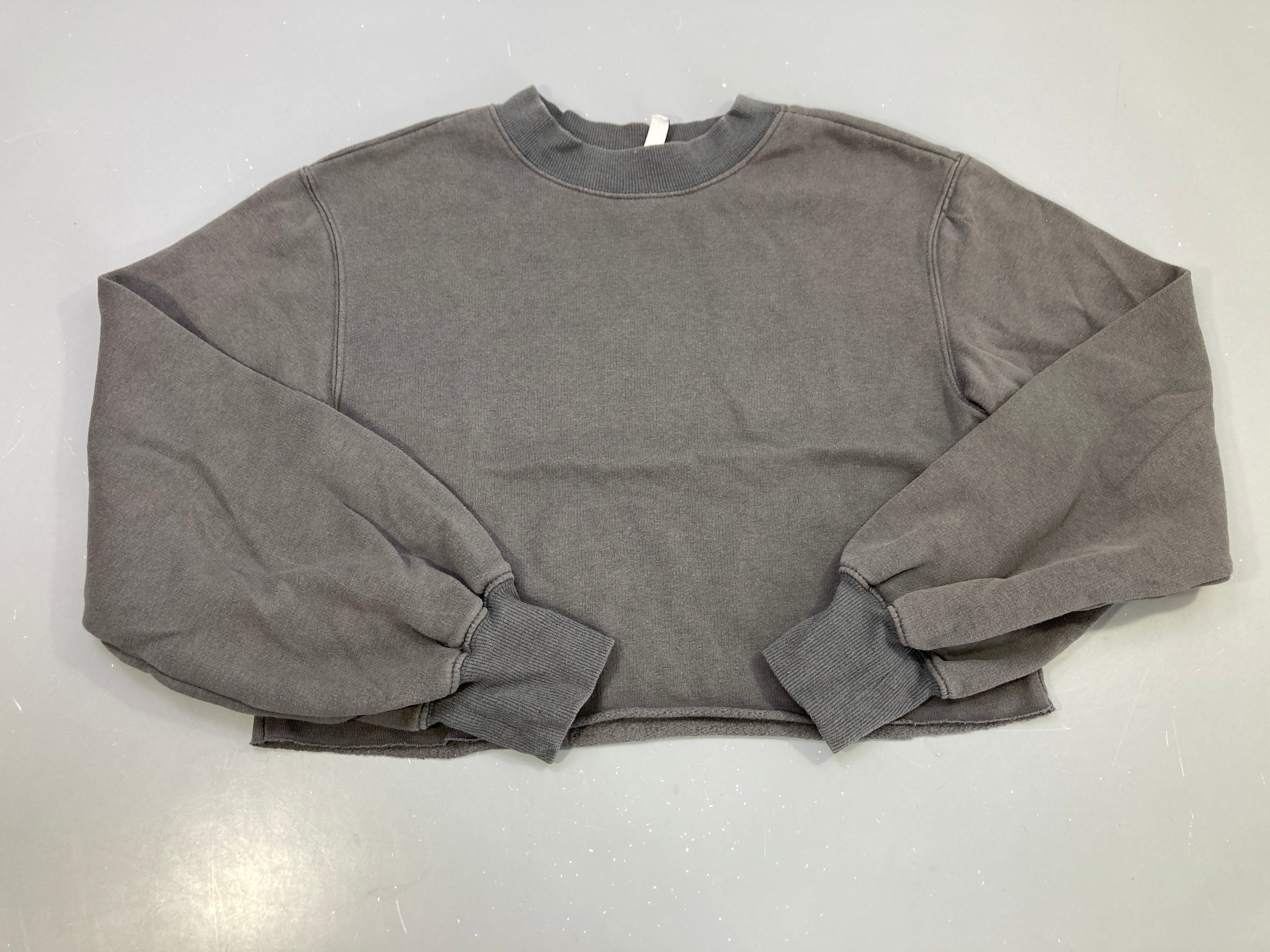 Sweat court gris anthracite molleton, manches bouffantes, bouloché