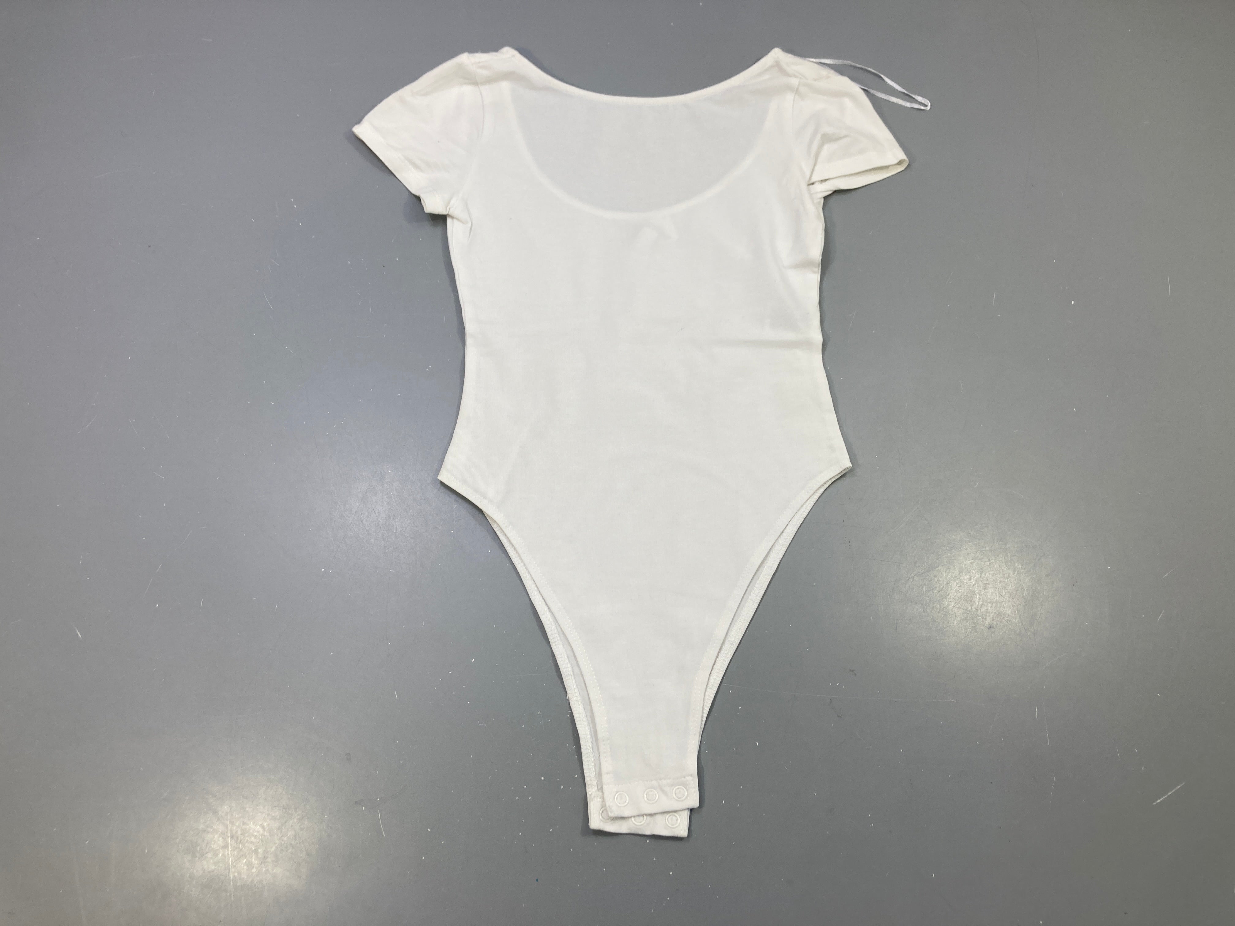Body m.c blanc uni, pressions