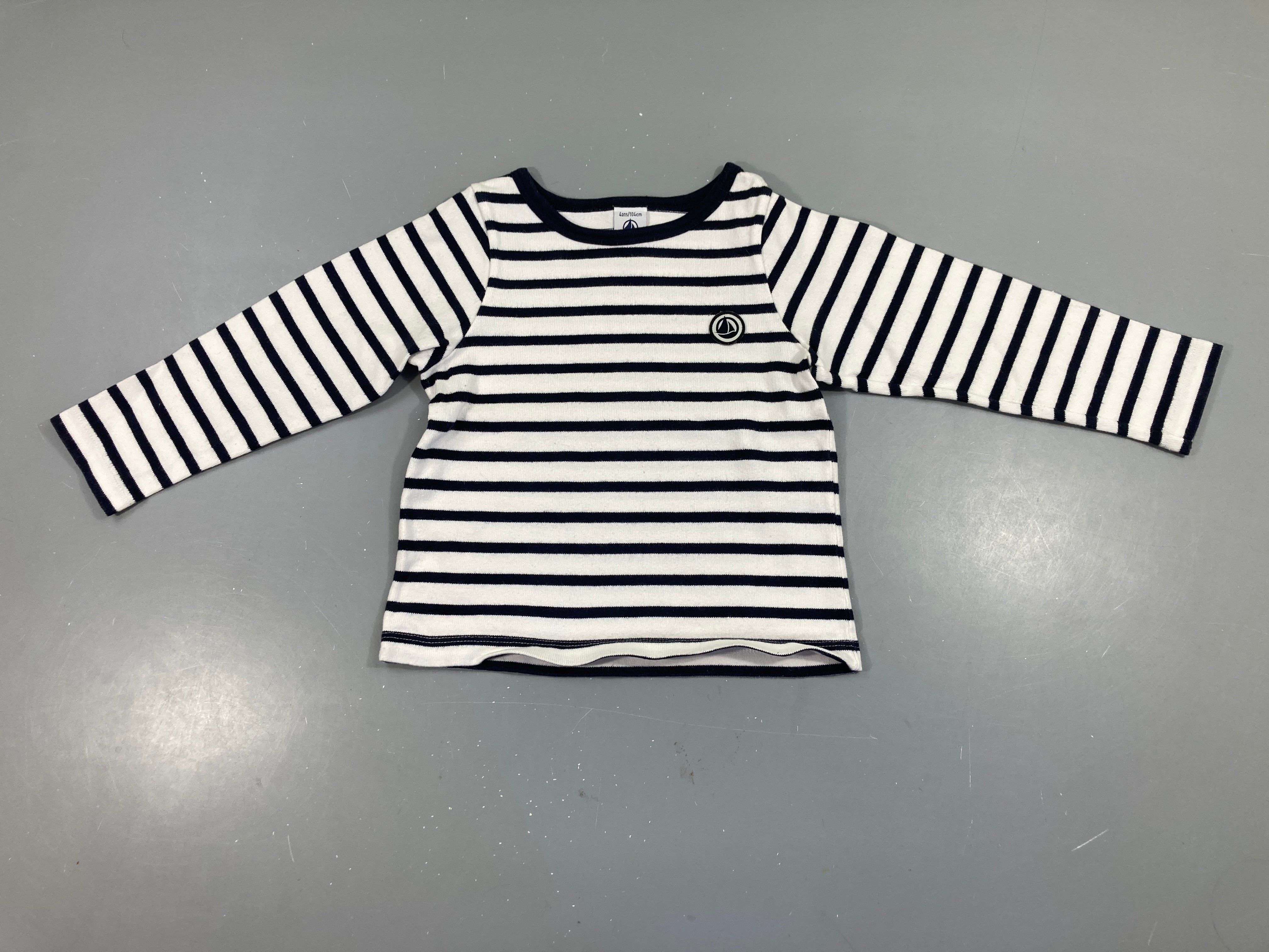 T-shirt m.l épais bleu marine rayé blanc, un peu bouloché