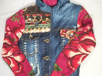 Veste coupe vent à capuche imprimé motif veste en jean manches roses sequins