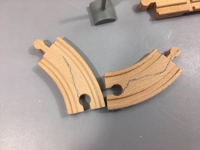 Set de rail de train et wagon multi marques, traces de marqueurs, moins cher chez Petit Kiwi